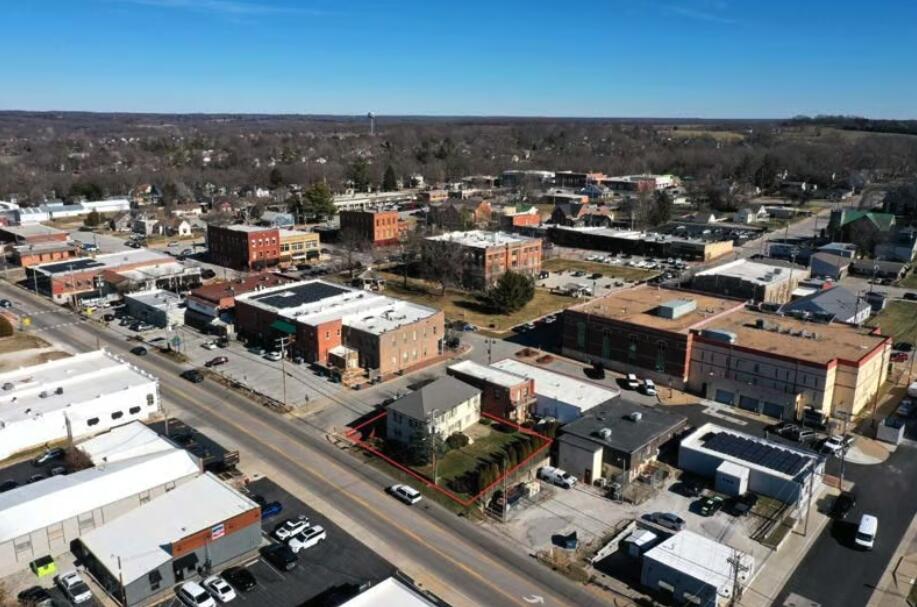 Photo 4 - Commercial Sale for sale – 206 W Elm Street  Ozark, MO