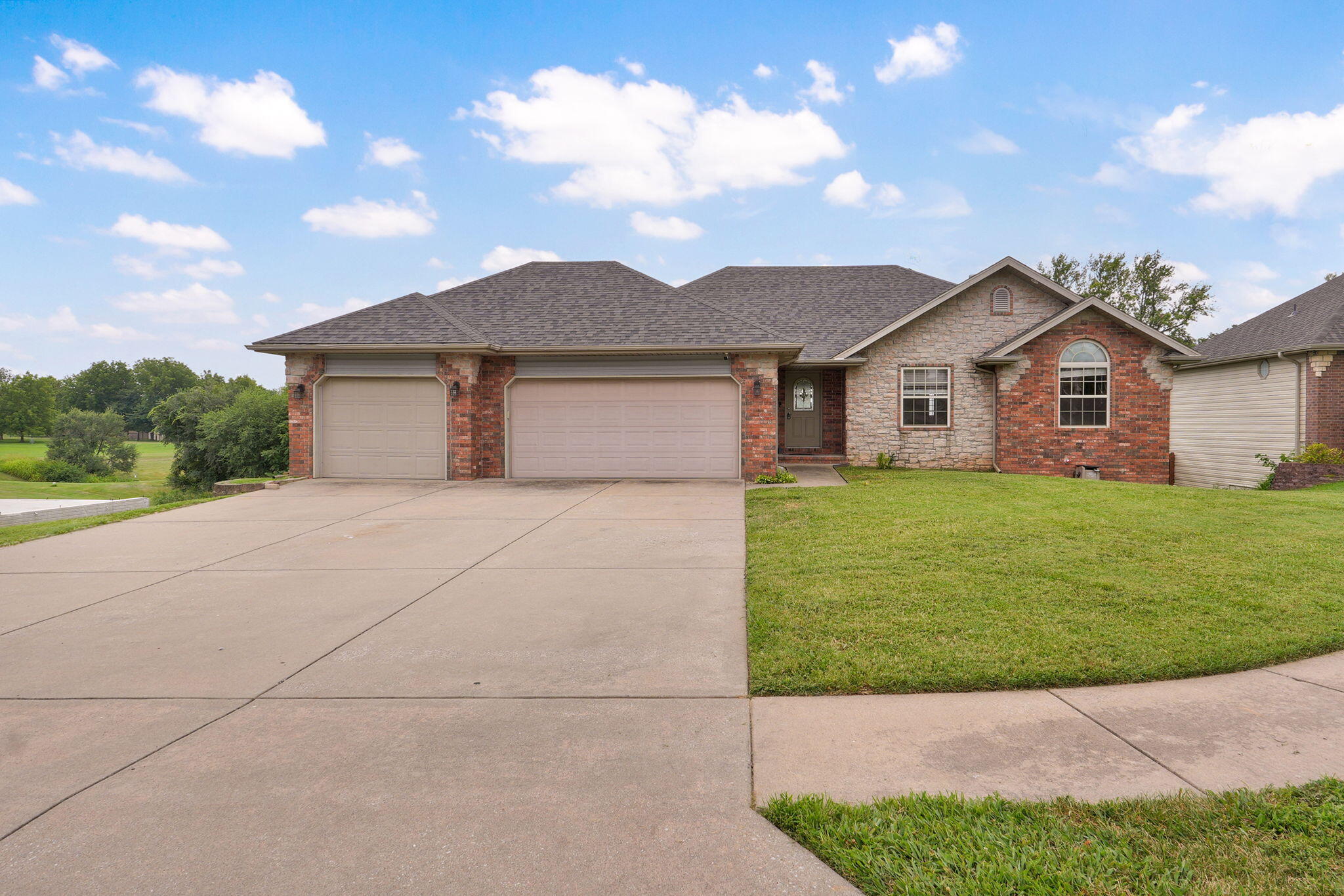Photo 2 - Residential for sale – 3582 N Thistlewood Court  Springfield, MO