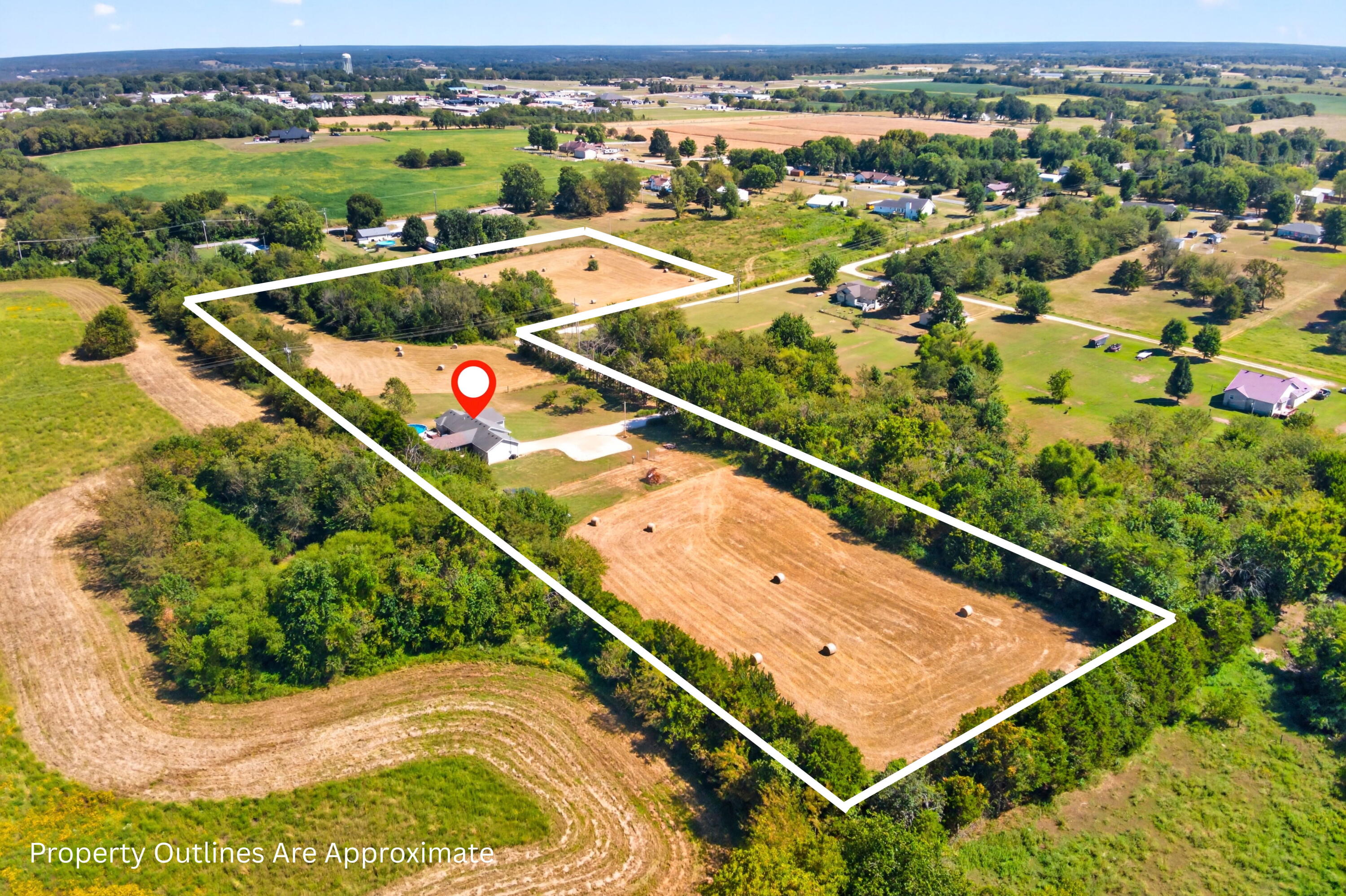 Photo 3 - Residential for sale – 17  Saddleback Street  Buffalo, MO