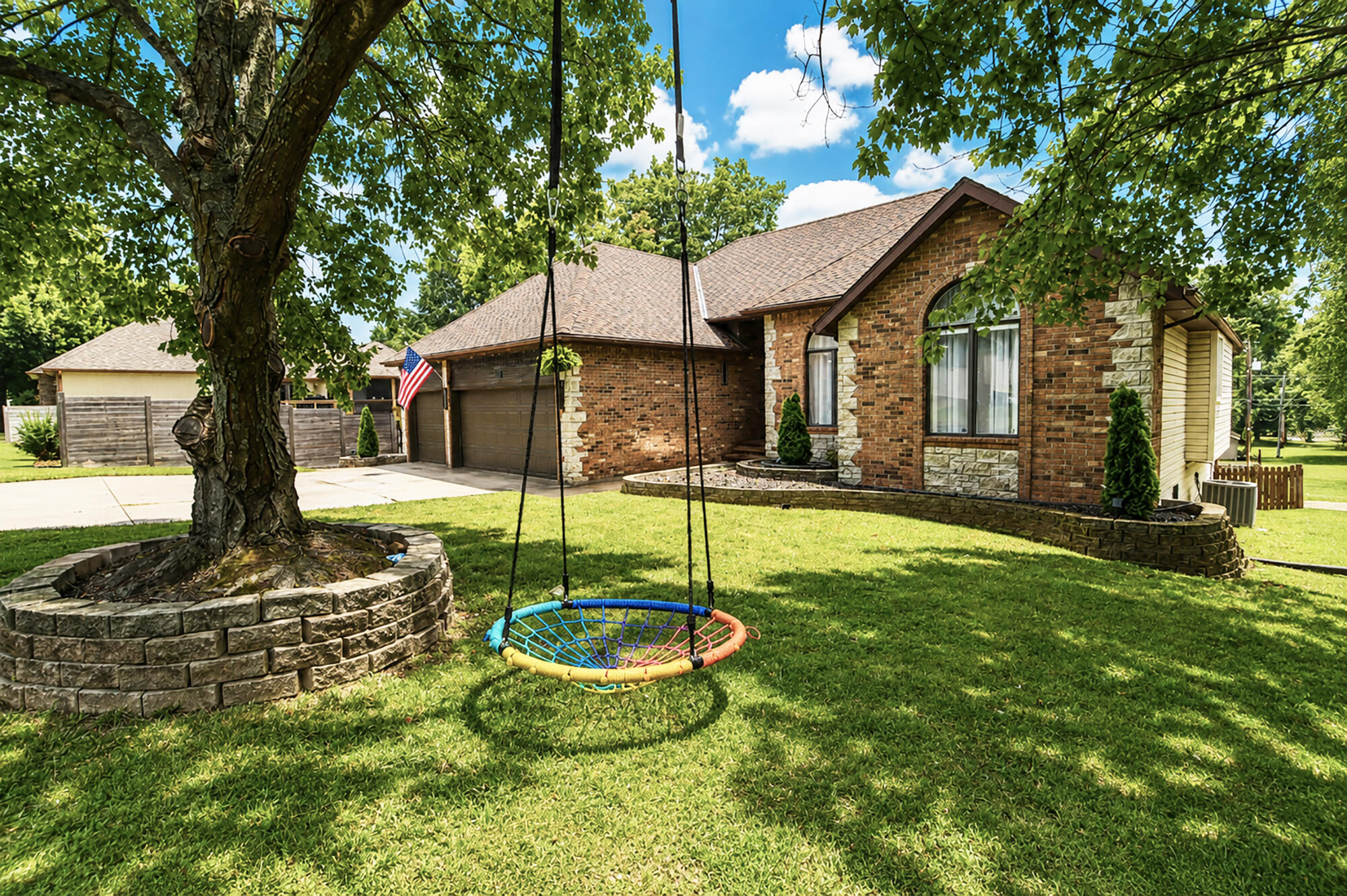 Photo 2 - Residential for sale – 4916 S Buckingham Lane  Springfield, MO