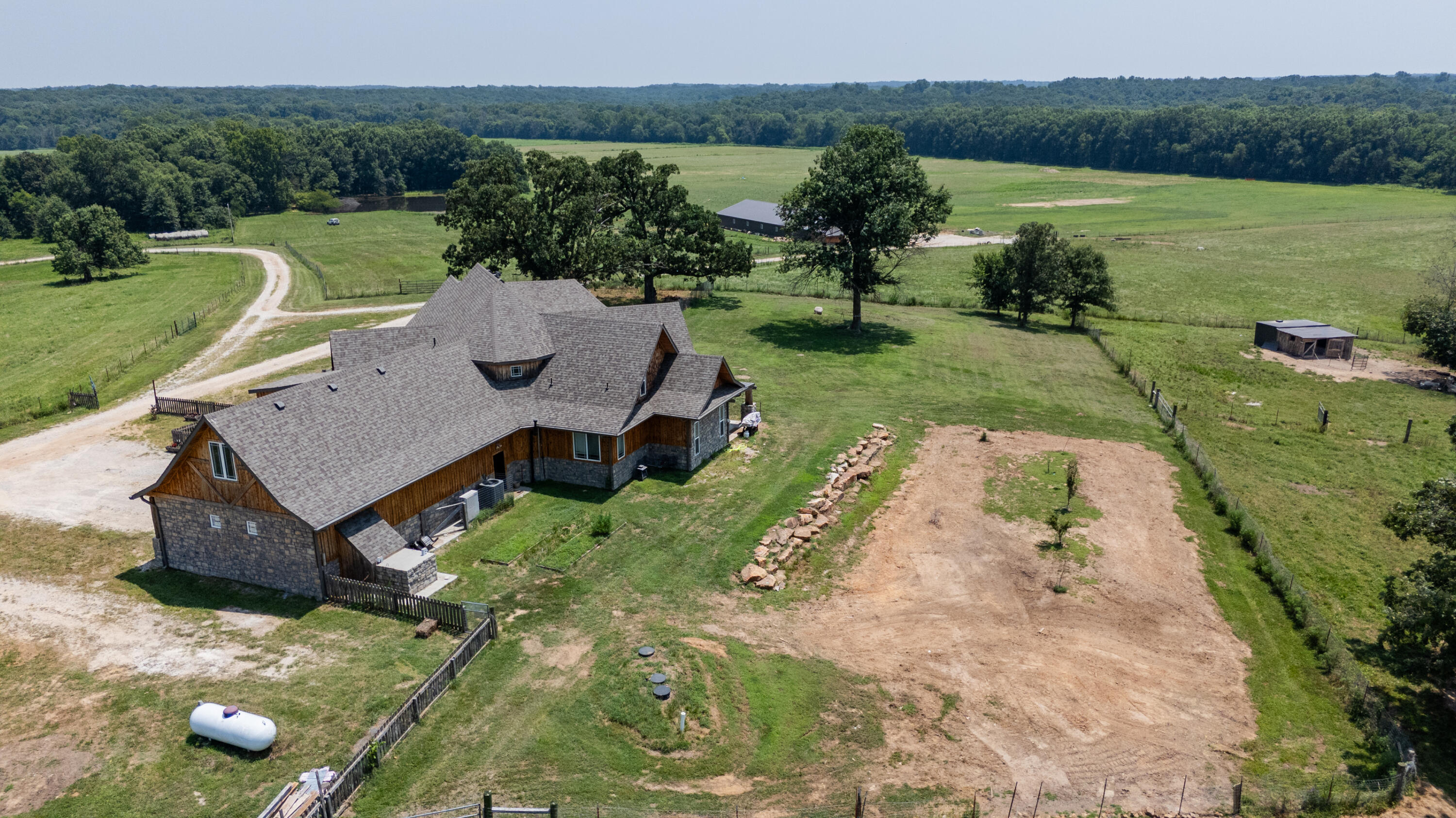 Photo 2 - Farm for sale – 1059 NE 100th Road  Sheldon, MO