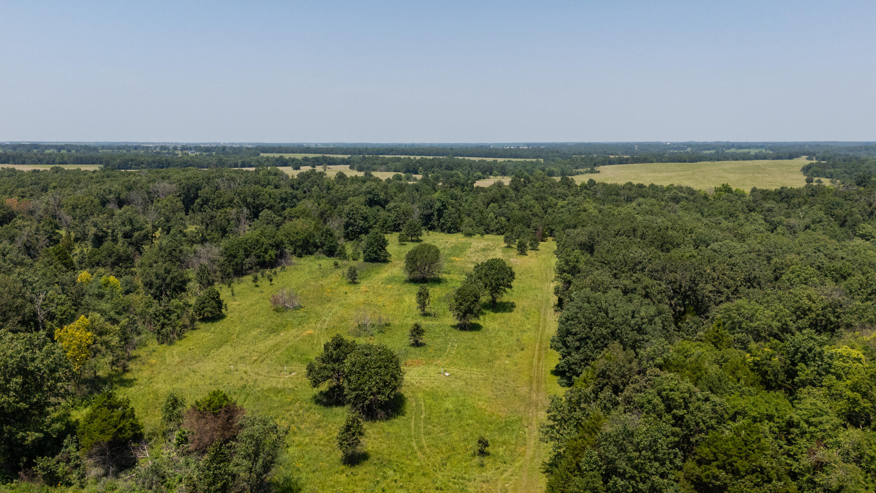 Photo 11 - Farm for sale – 1059 NE 100th Road  Sheldon, MO