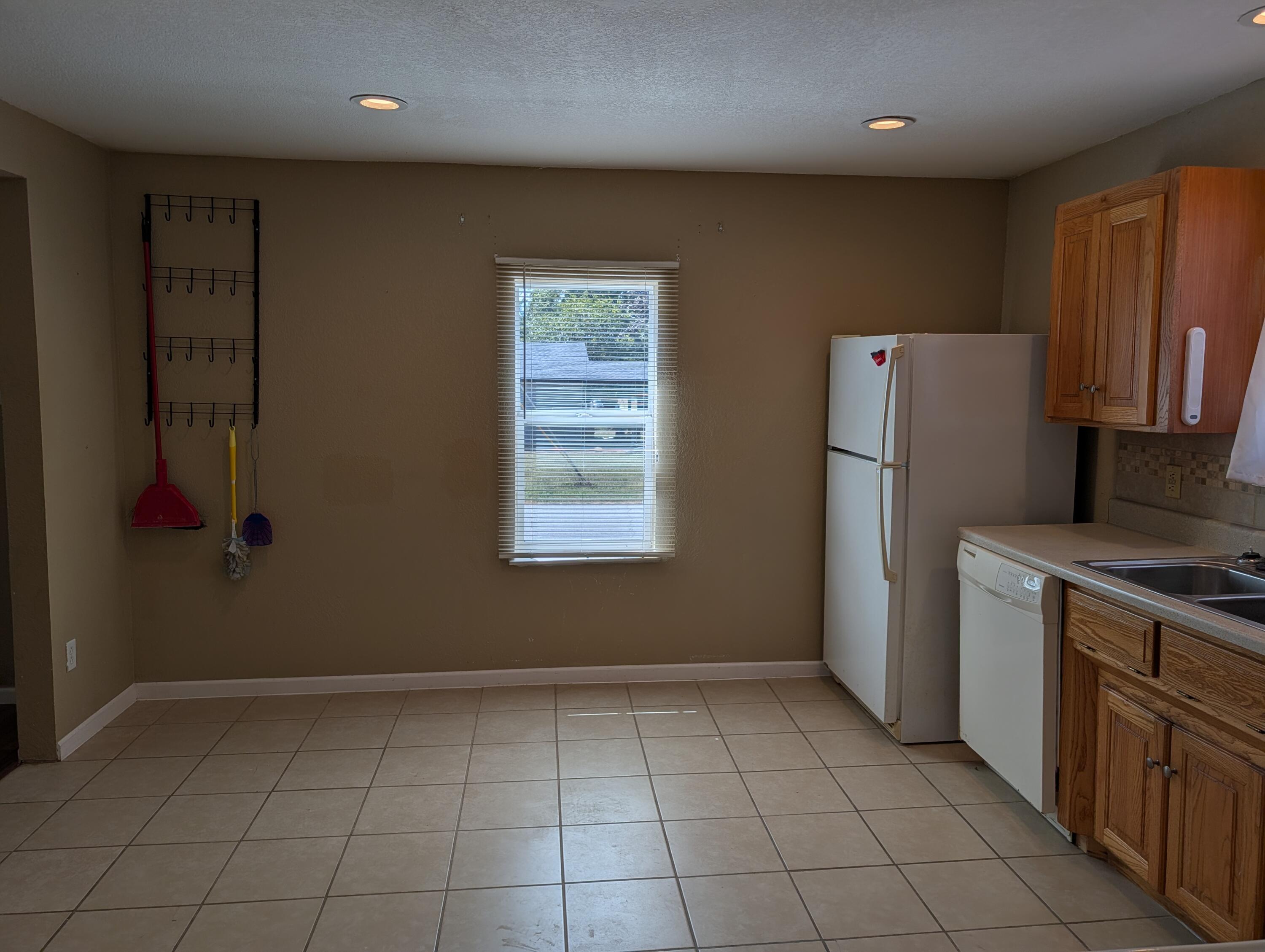 Photo 5 - Residential for sale – 1001 E Chestnut Street  Bolivar, MO