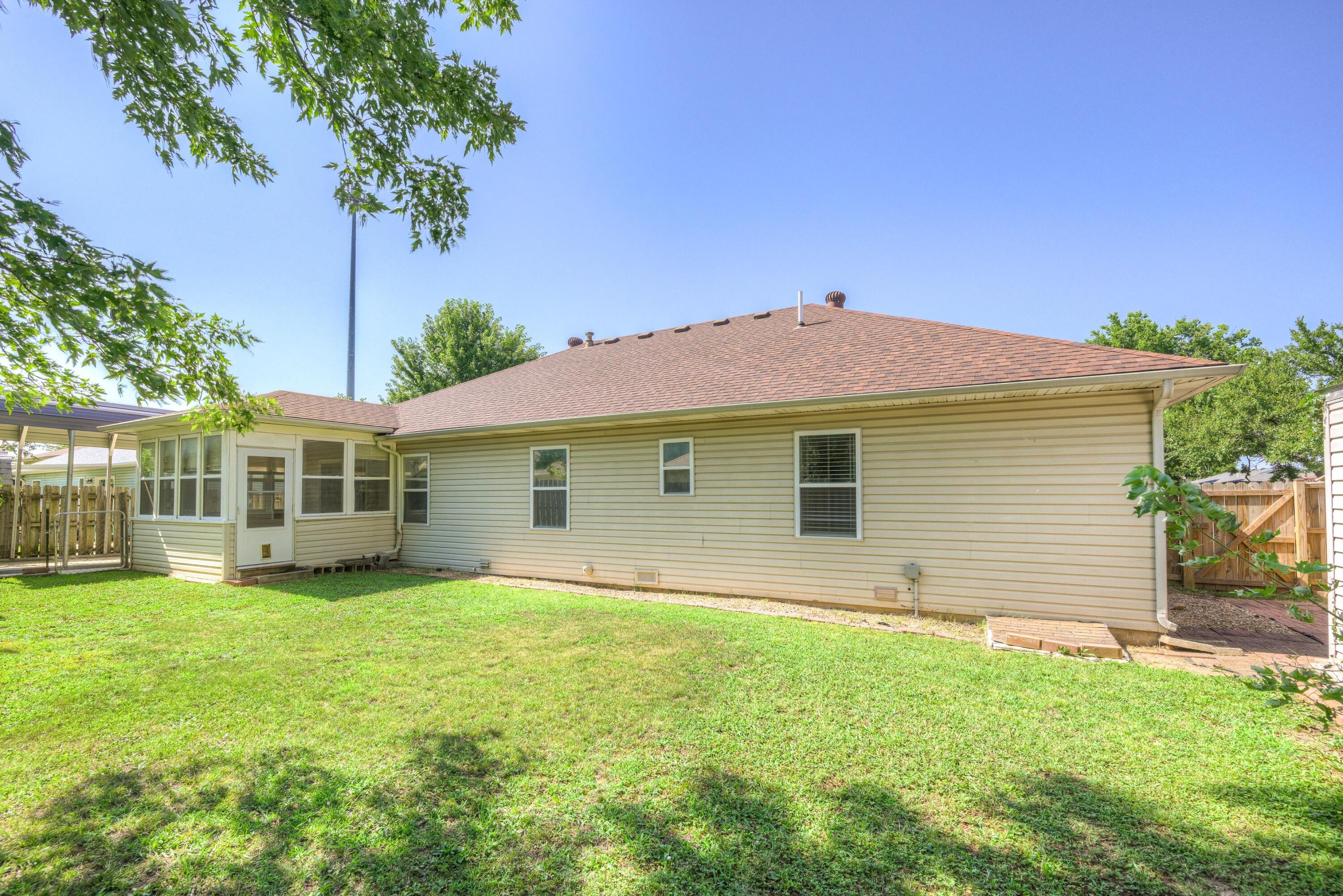Photo 12 - Residential for sale – 1422 W Macon Street  Carthage, MO