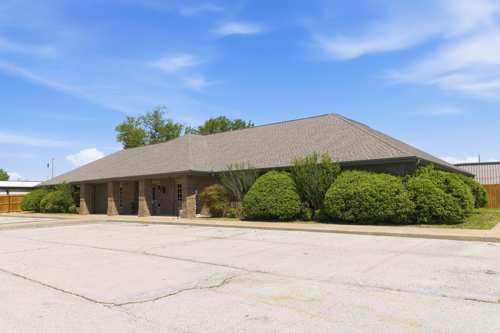 Photo 4 - Commercial Sale for sale – 2005 W Elm Street  Rogers, AR