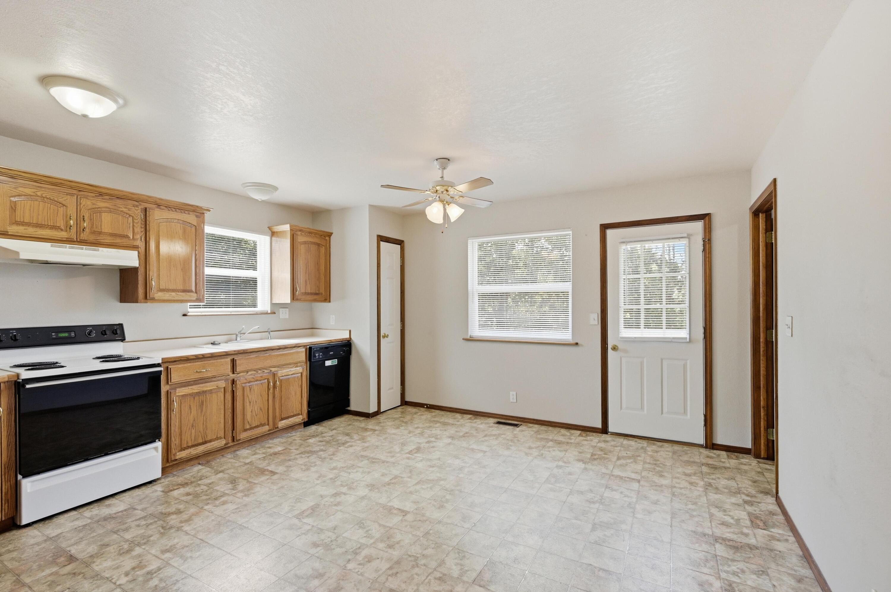 Photo 14 - Residential for sale – 1808  Rachel Drive  Neosho, MO