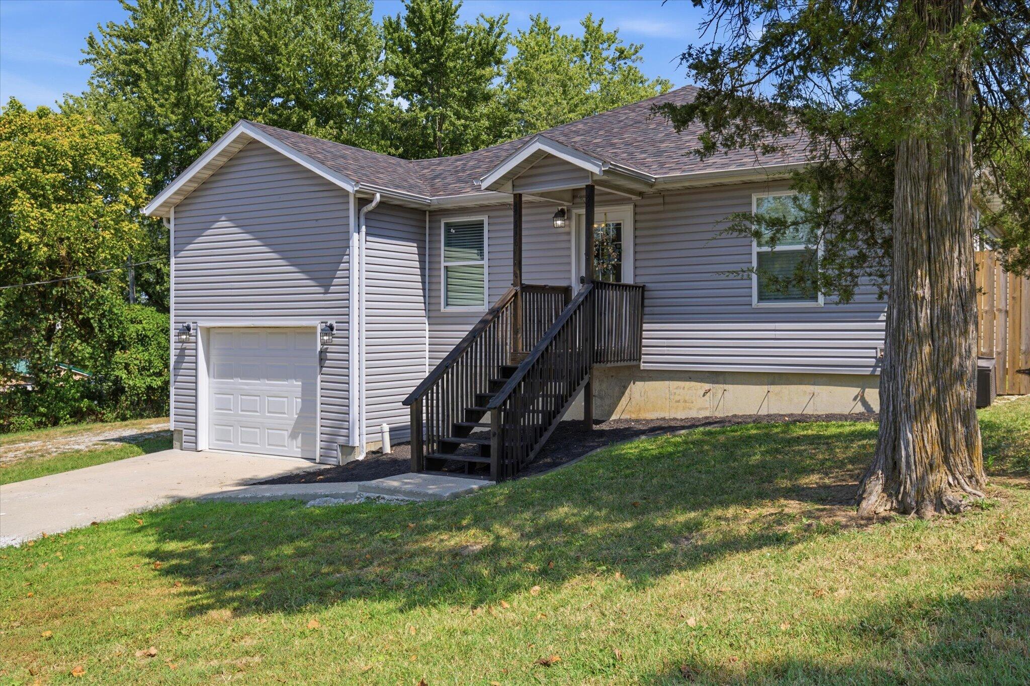 Photo 3 - Residential for sale – 616 E Jordan Street  Mansfield, MO