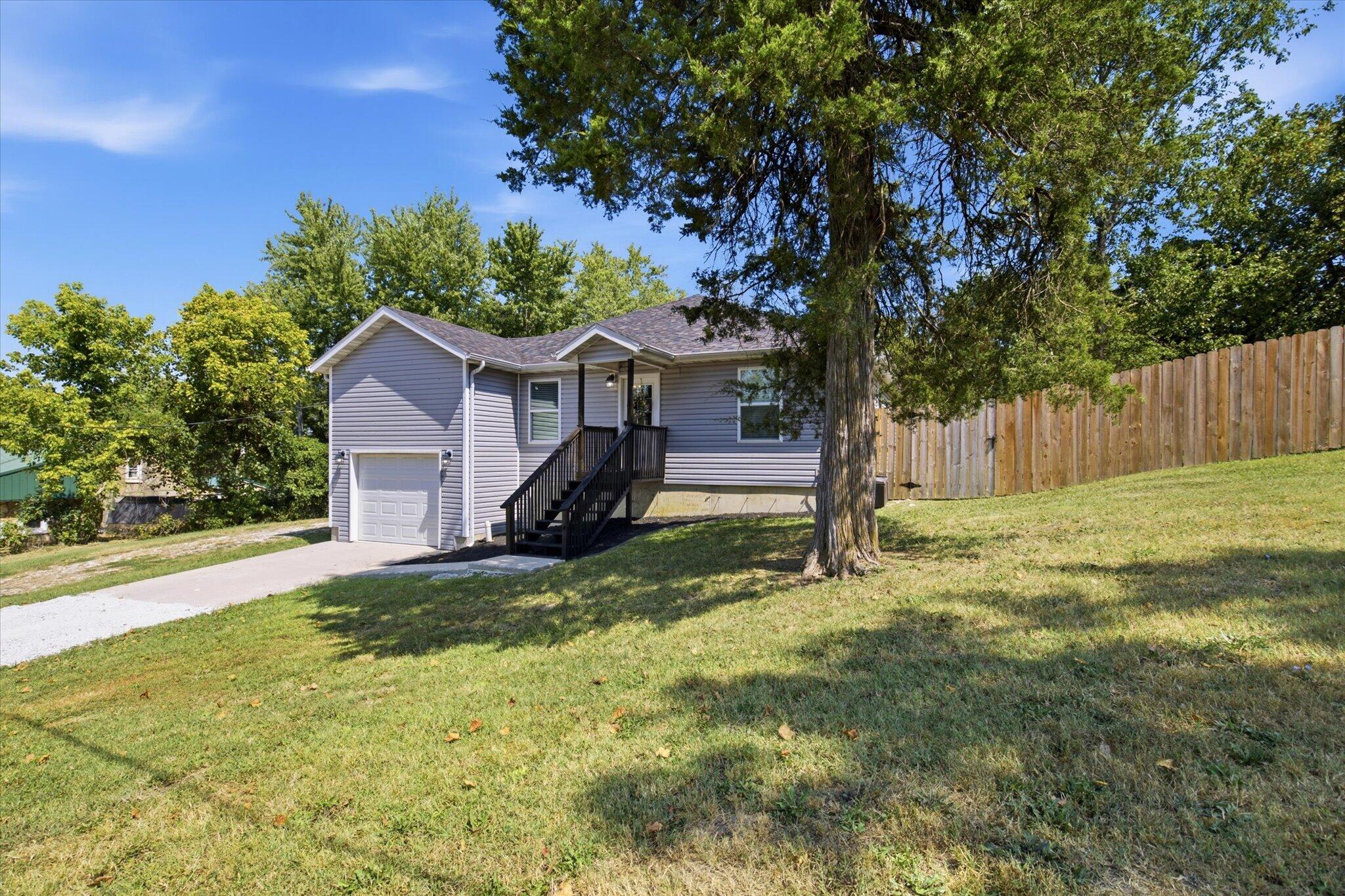 Photo 4 - Residential for sale – 616 E Jordan Street  Mansfield, MO