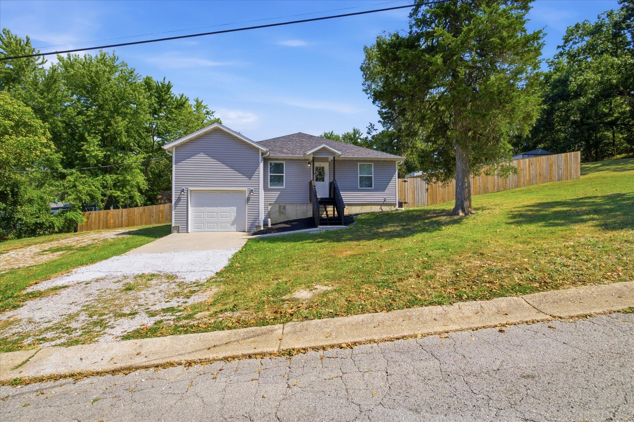 Photo 2 - Residential for sale – 616 E Jordan Street  Mansfield, MO