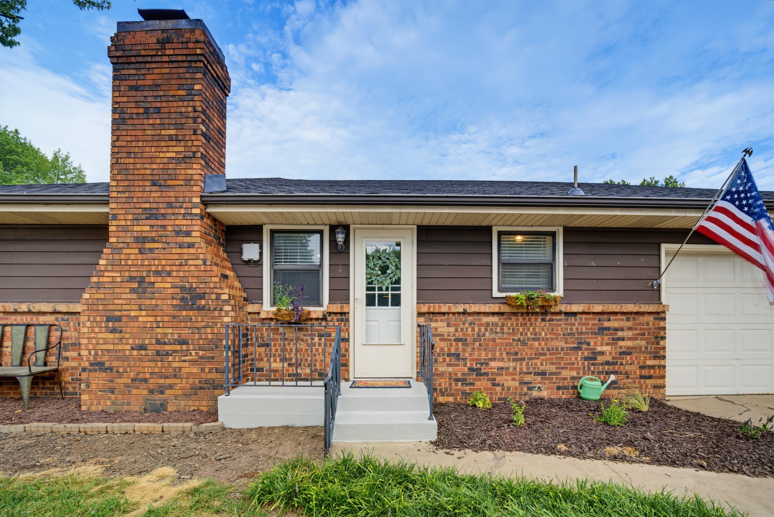 Photo 6 - Residential for sale – 1210 E Woodland Street  Springfield, MO