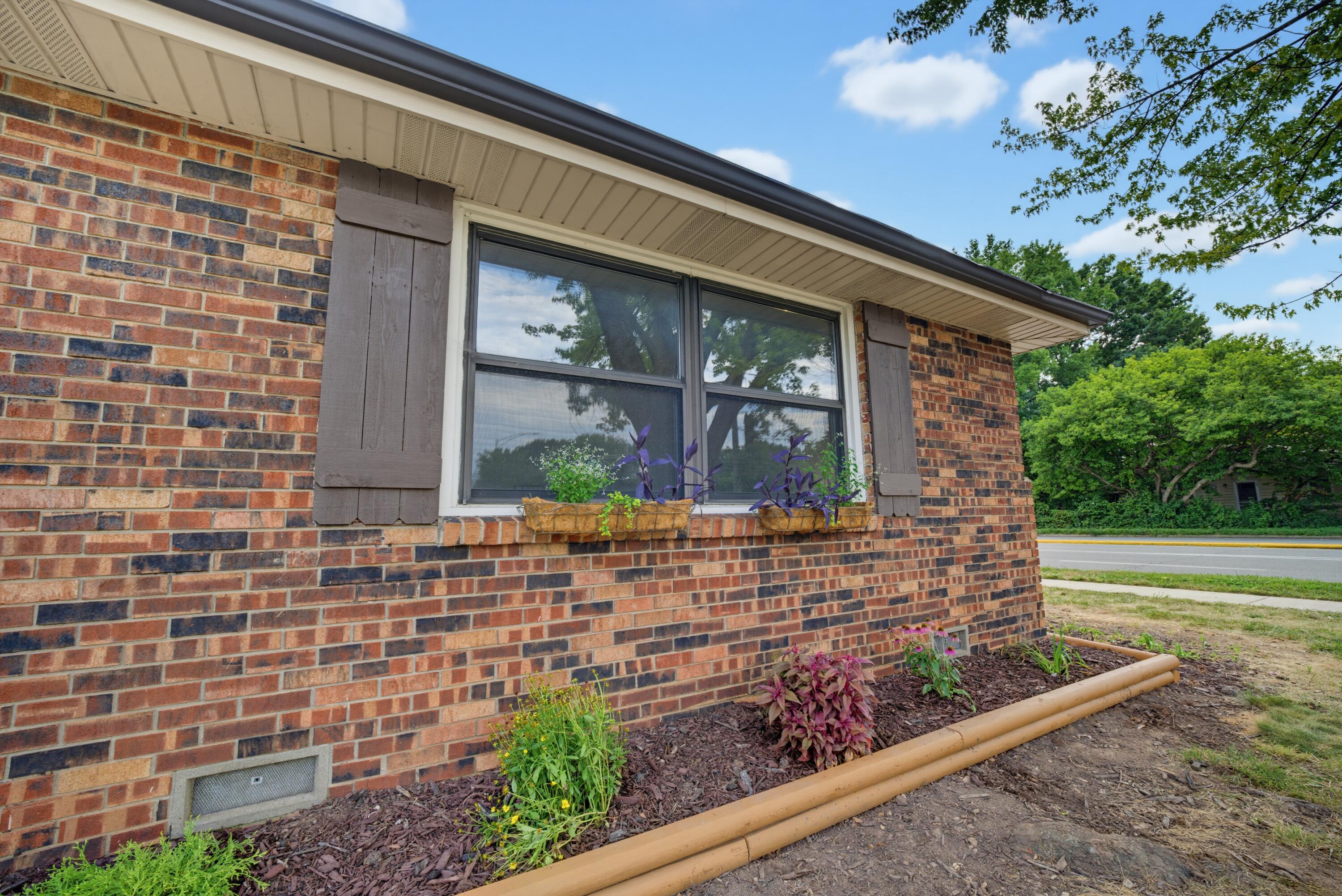 Photo 4 - Residential for sale – 1210 E Woodland Street  Springfield, MO