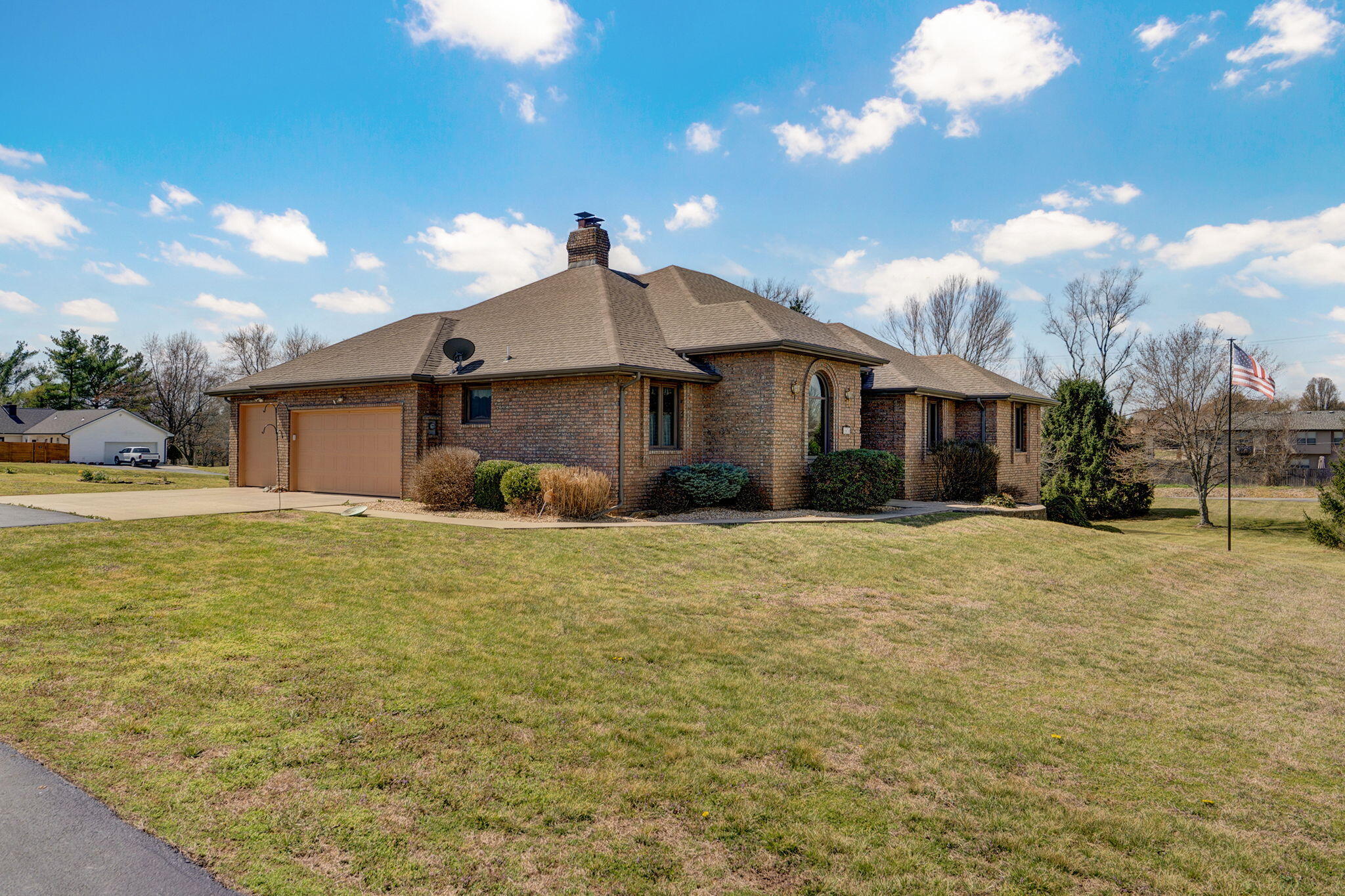 Photo 3 - Residential for sale – 1476 E Peartree Drive  Ozark, MO