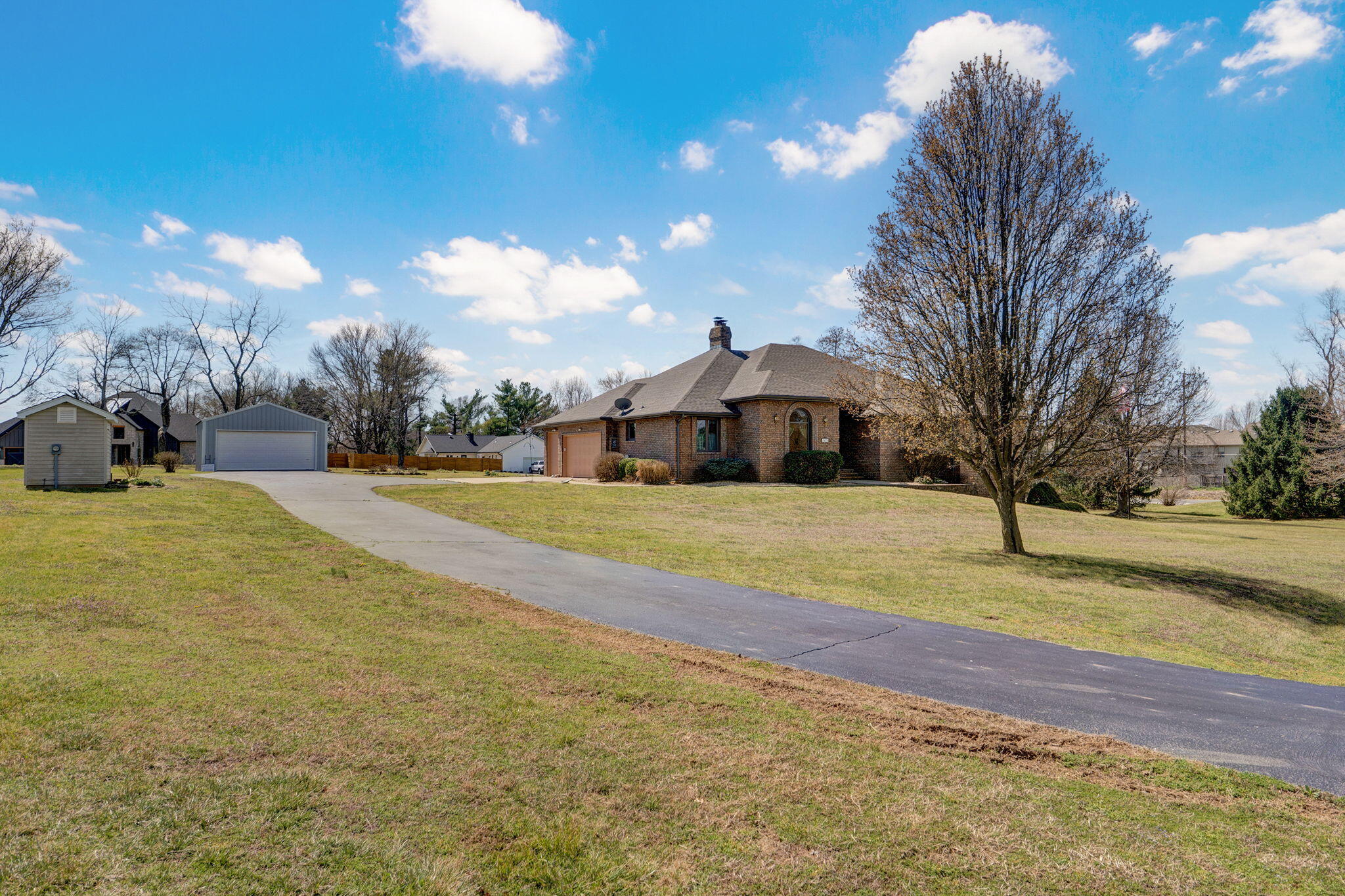 Photo 4 - Residential for sale – 1476 E Peartree Drive  Ozark, MO