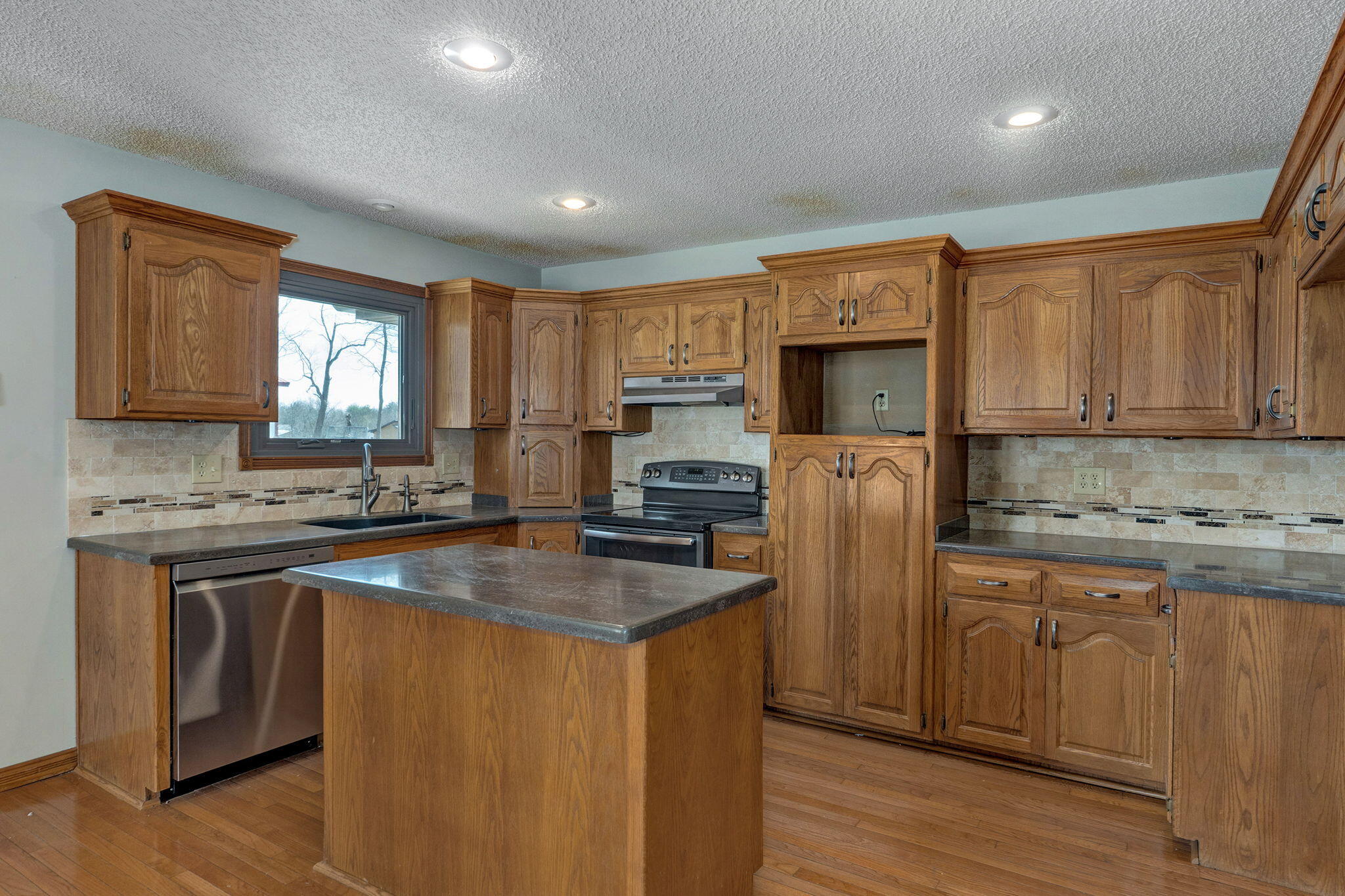 Photo 9 - Residential for sale – 1476 E Peartree Drive  Ozark, MO