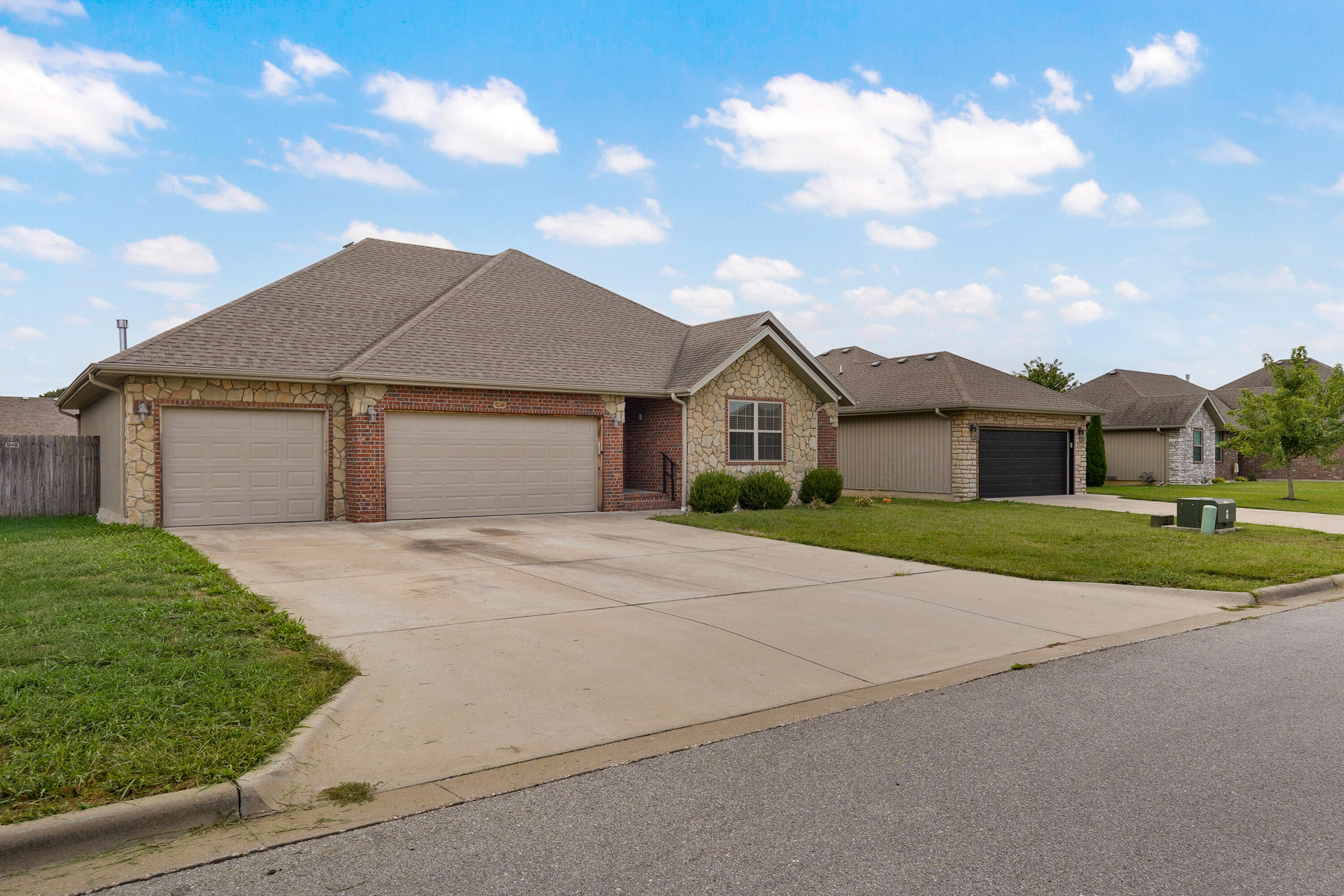 Photo 4 - Residential for sale – 674 N Rockingham   Nixa, MO