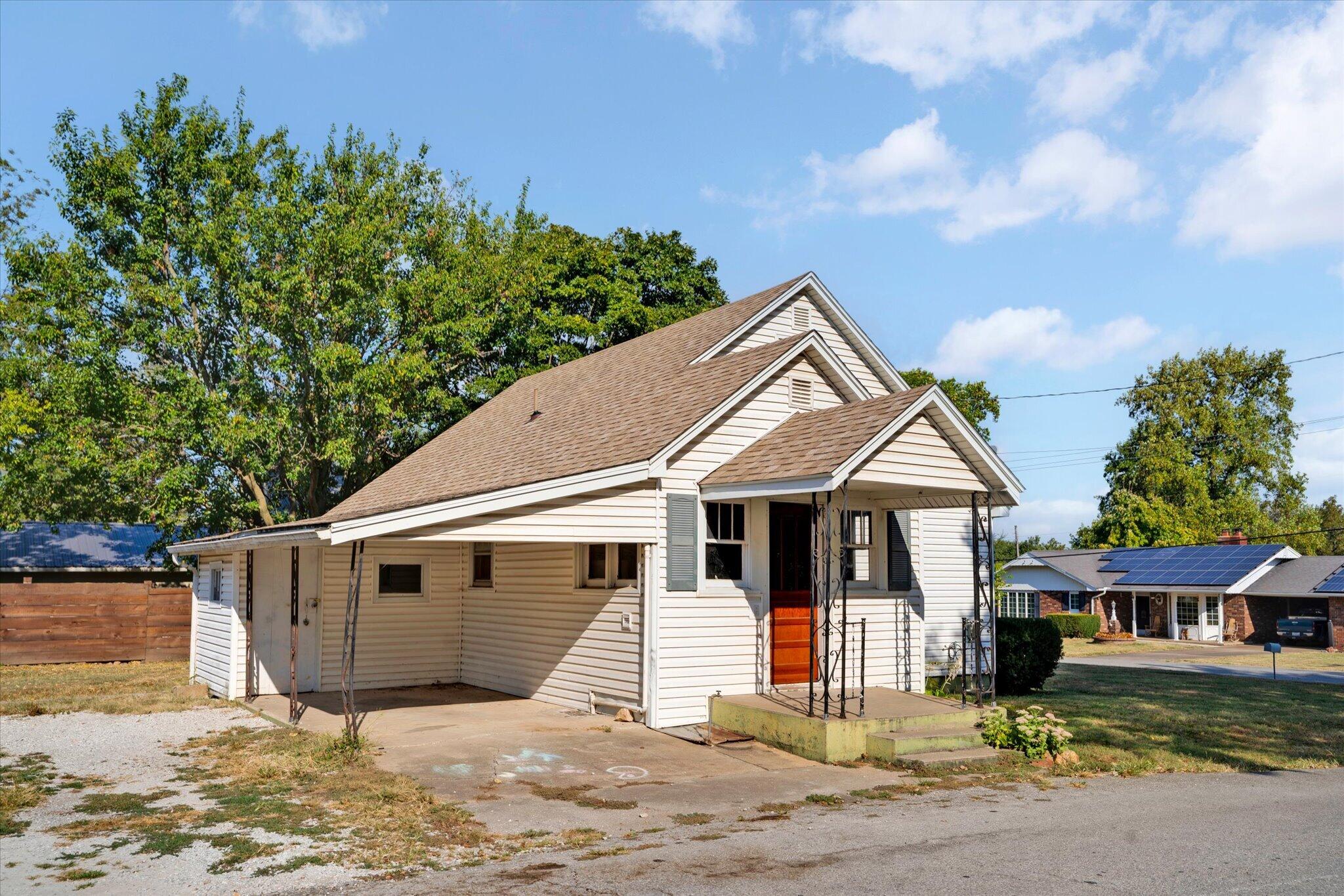 Photo 20 - Residential for sale – 204 E Oak Street  Stockton, MO