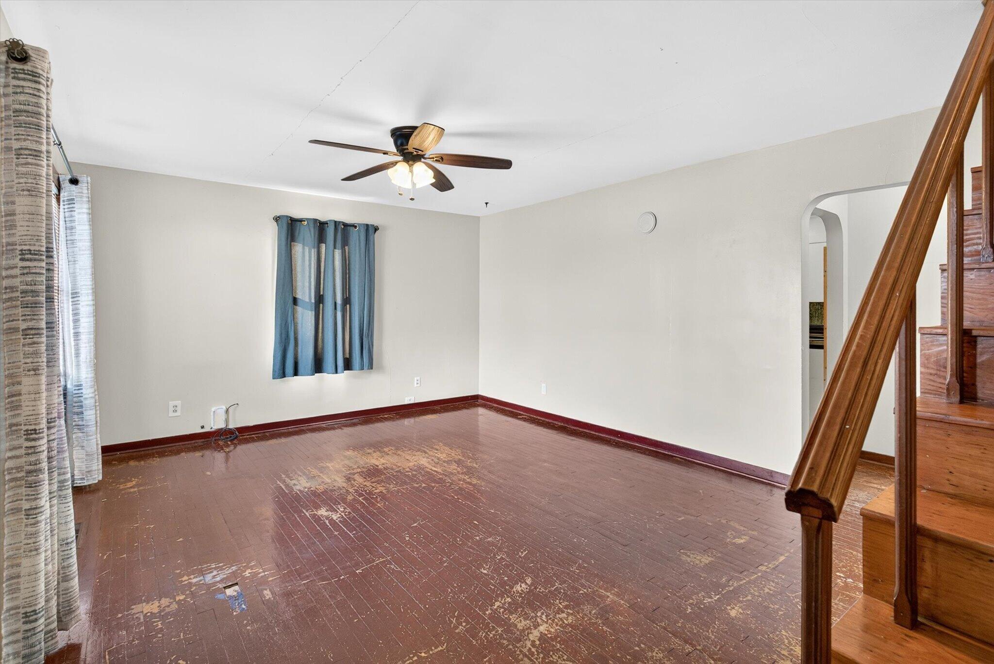 Photo 4 - Residential for sale – 204 E Oak Street  Stockton, MO