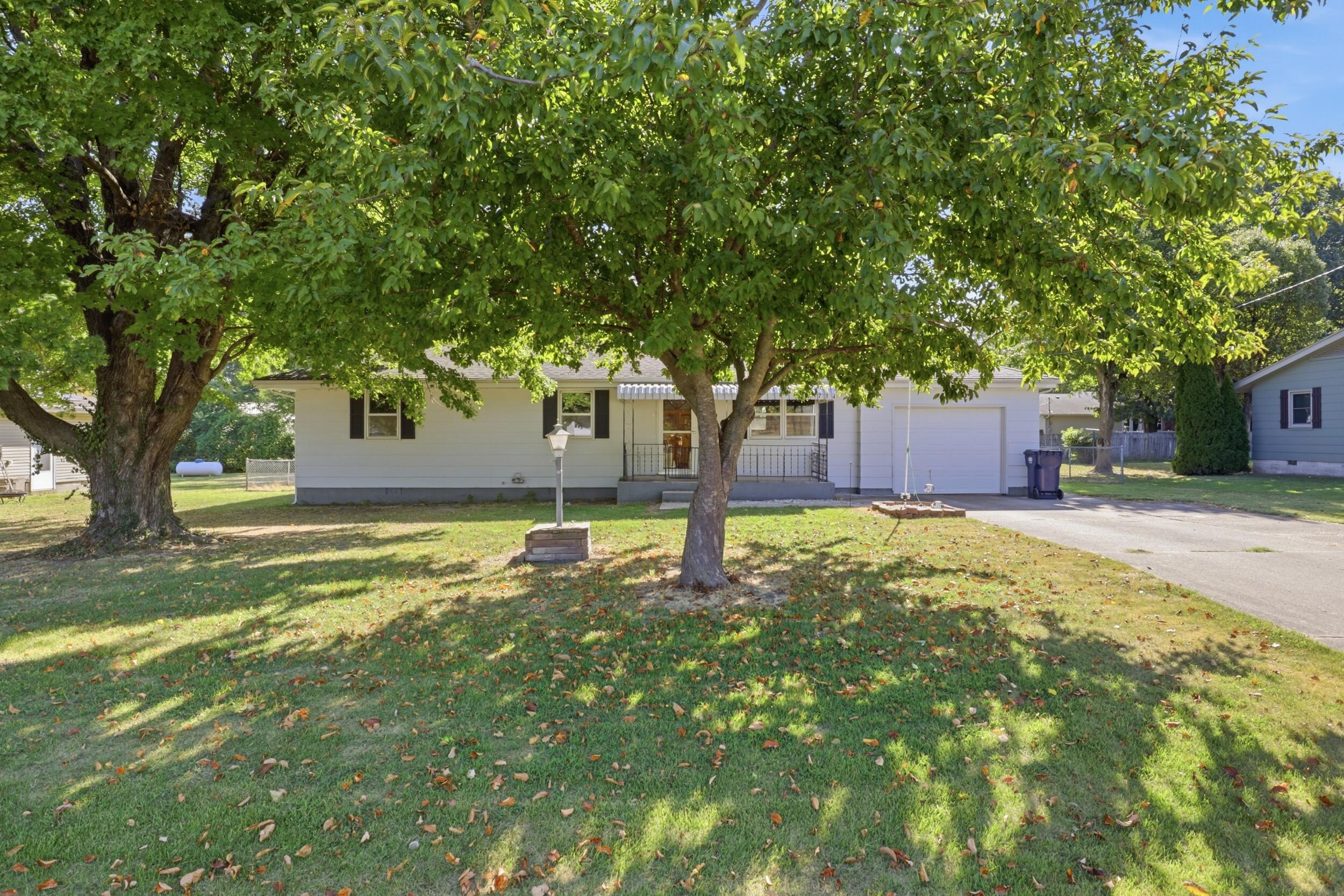 Photo 2 - Residential for sale – 734 S Spruce Street  Buffalo, MO