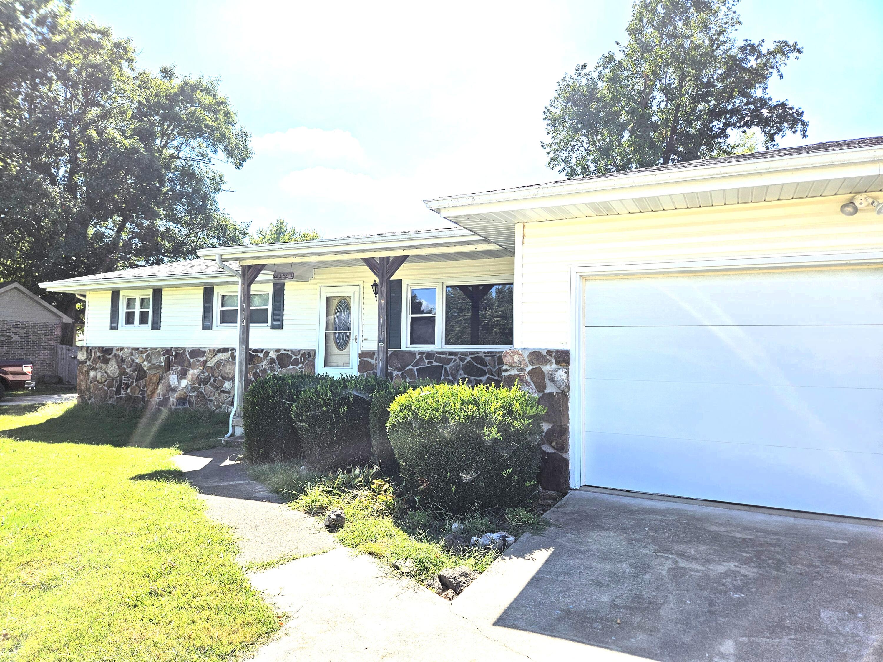 Photo 4 - Residential for sale – 713 S Locust Street  Buffalo, MO