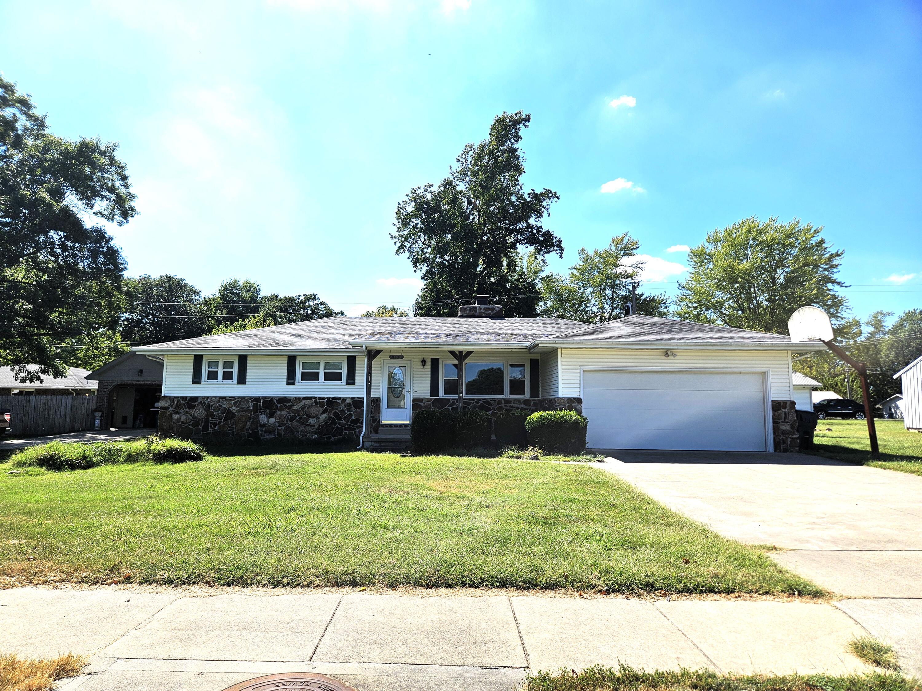 Photo 2 - Residential for sale – 713 S Locust Street  Buffalo, MO