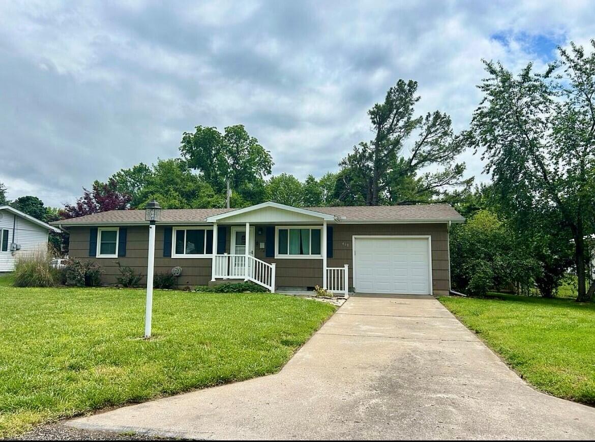 Photo 2 - Residential for sale – 419  Davis Drive  Monett, MO