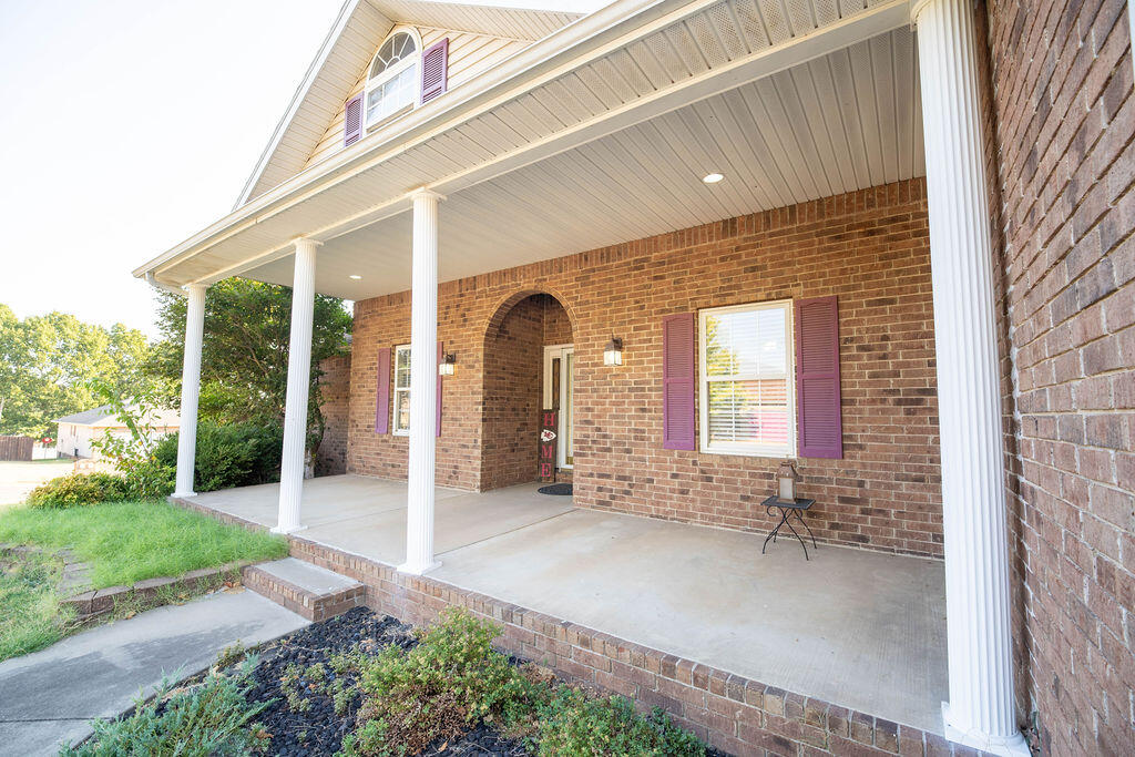 Photo 4 - Residential for sale – 1301  Fox Ridge Lane  Neosho, MO