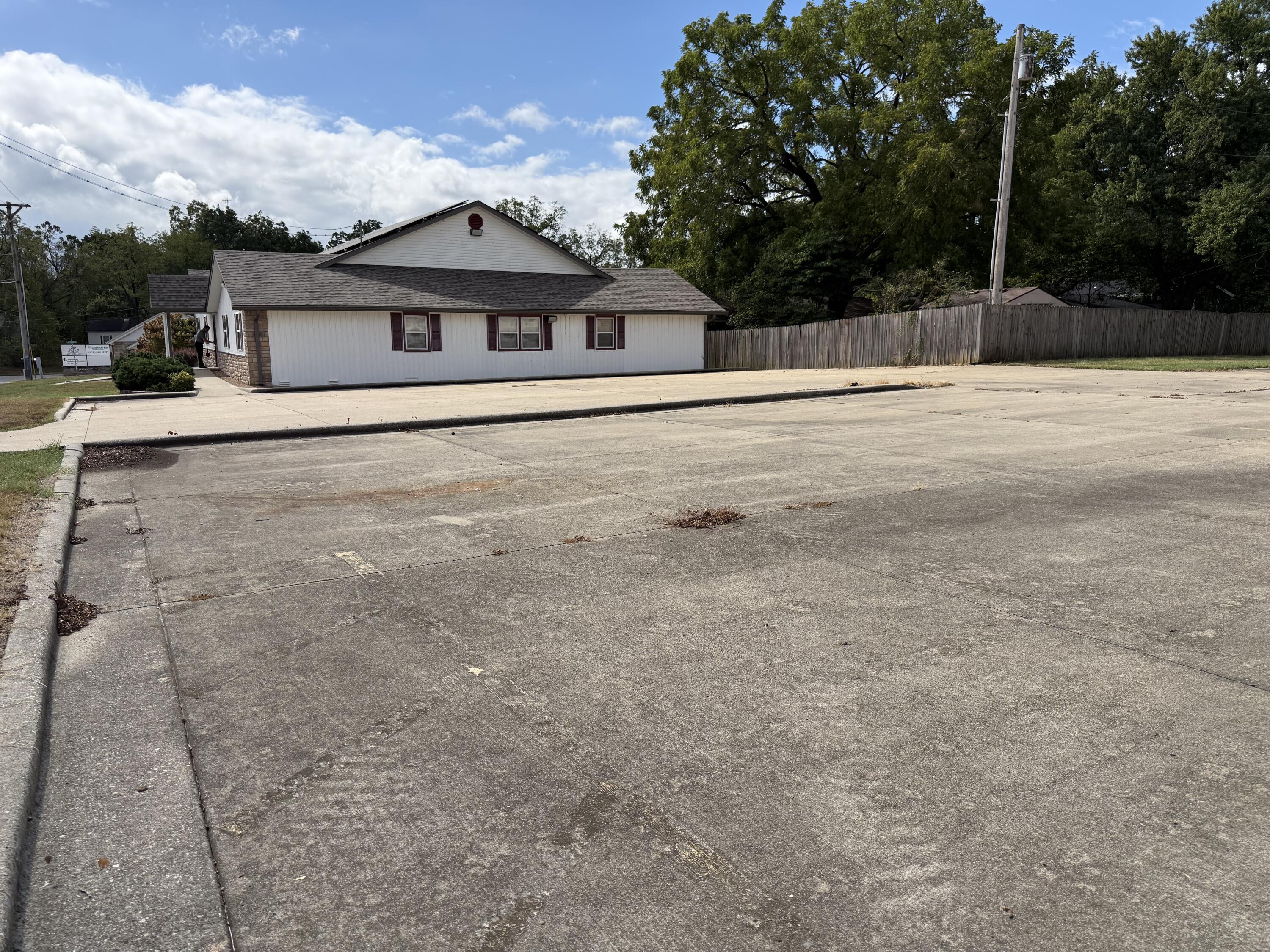 Photo 14 - Commercial Sale for sale – 107  Keeling Place  Bolivar, MO