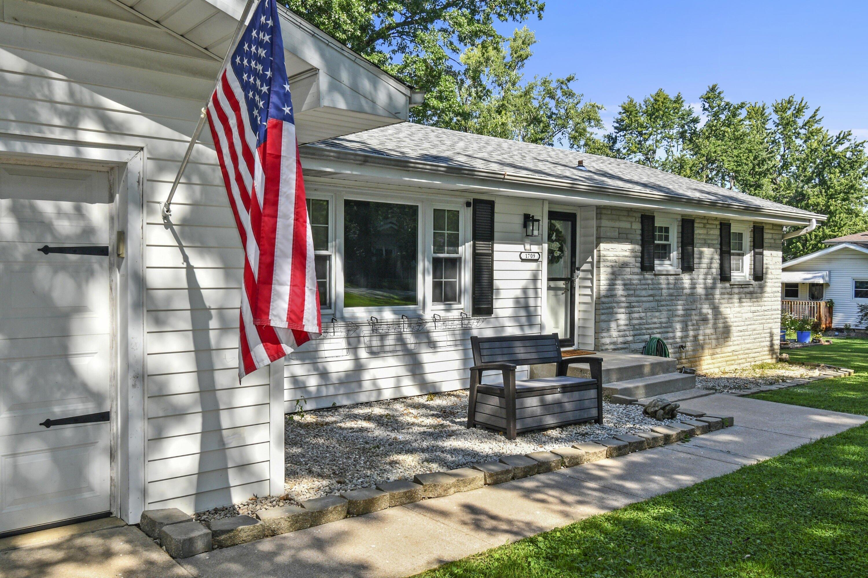 Photo 3 - Residential for sale – 1709 S 11th Avenue  Ozark, MO
