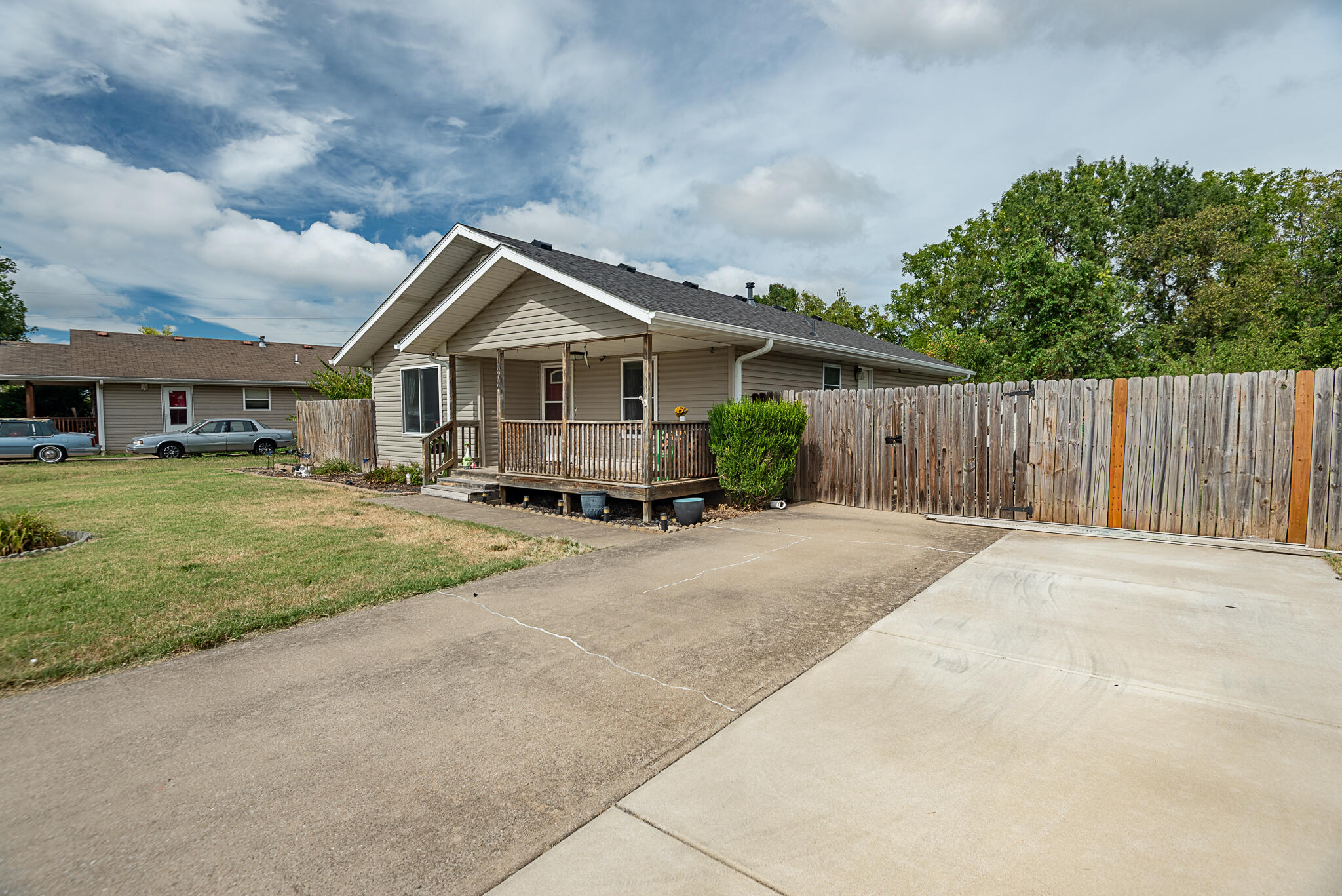 Photo 4 - Residential for sale – 1202 N Oak Park Drive  Springfield, MO