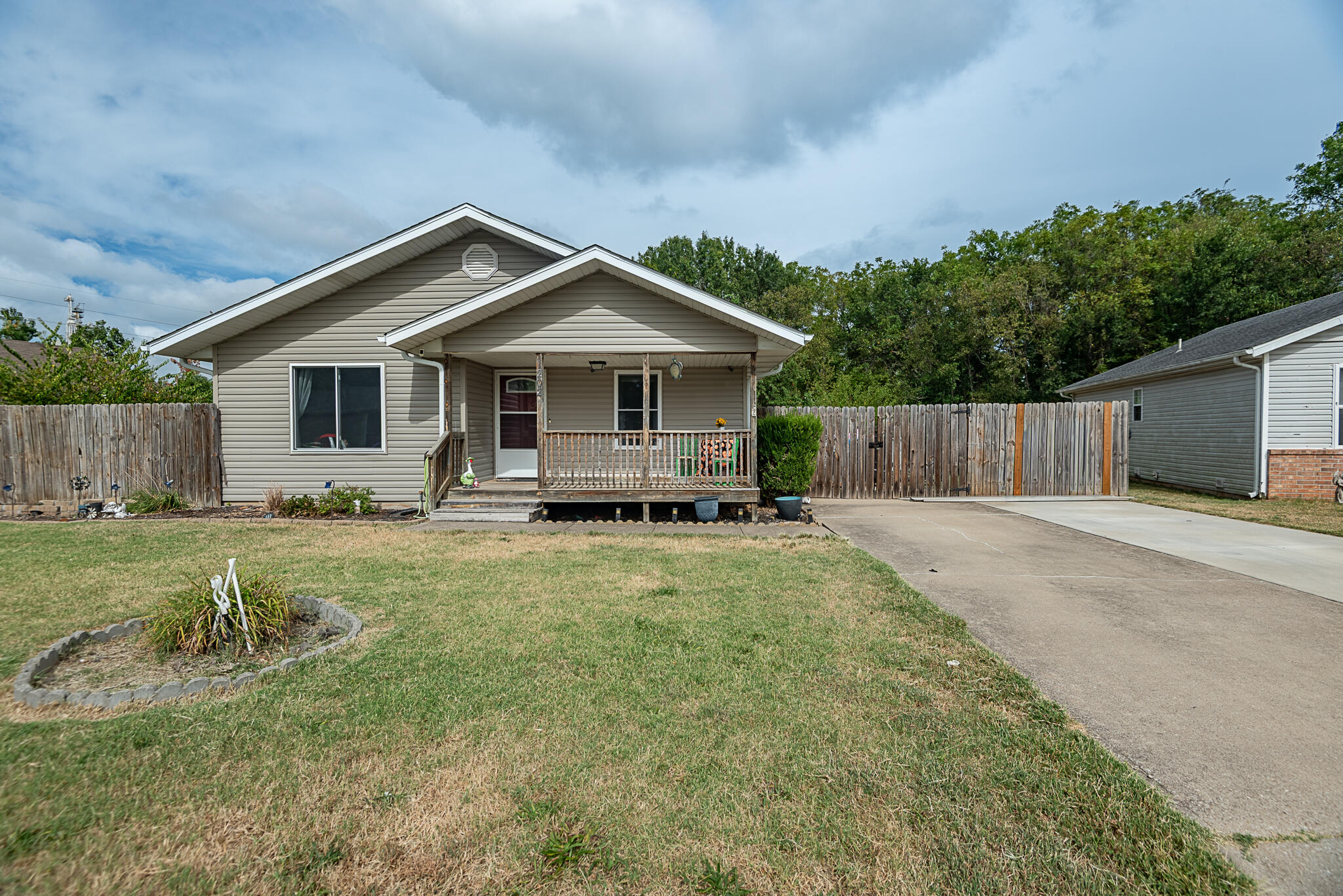 Photo 2 - Residential for sale – 1202 N Oak Park Drive  Springfield, MO