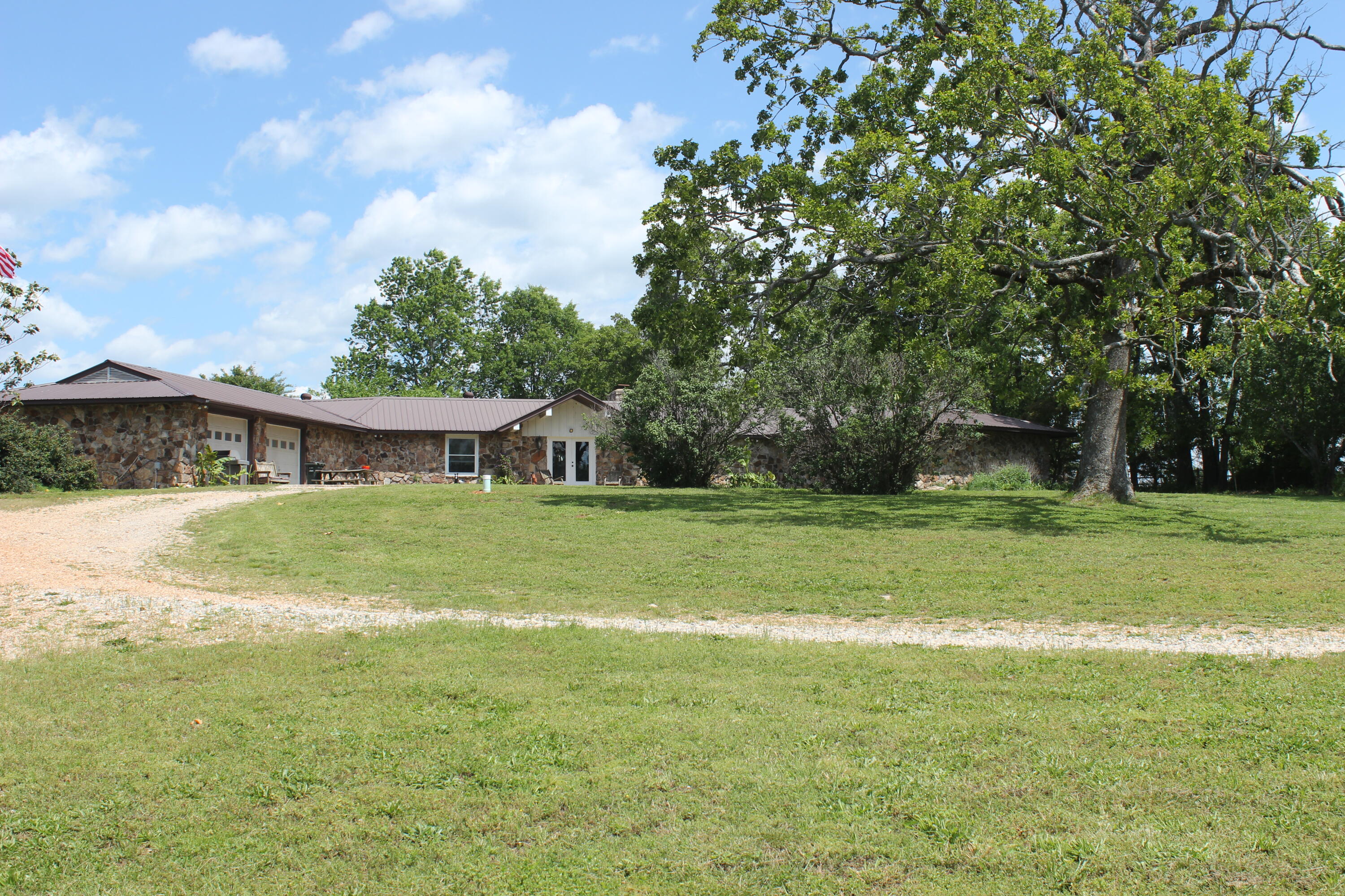 Photo 18 - Farm for sale – 2231  W Highway   Thayer, MO