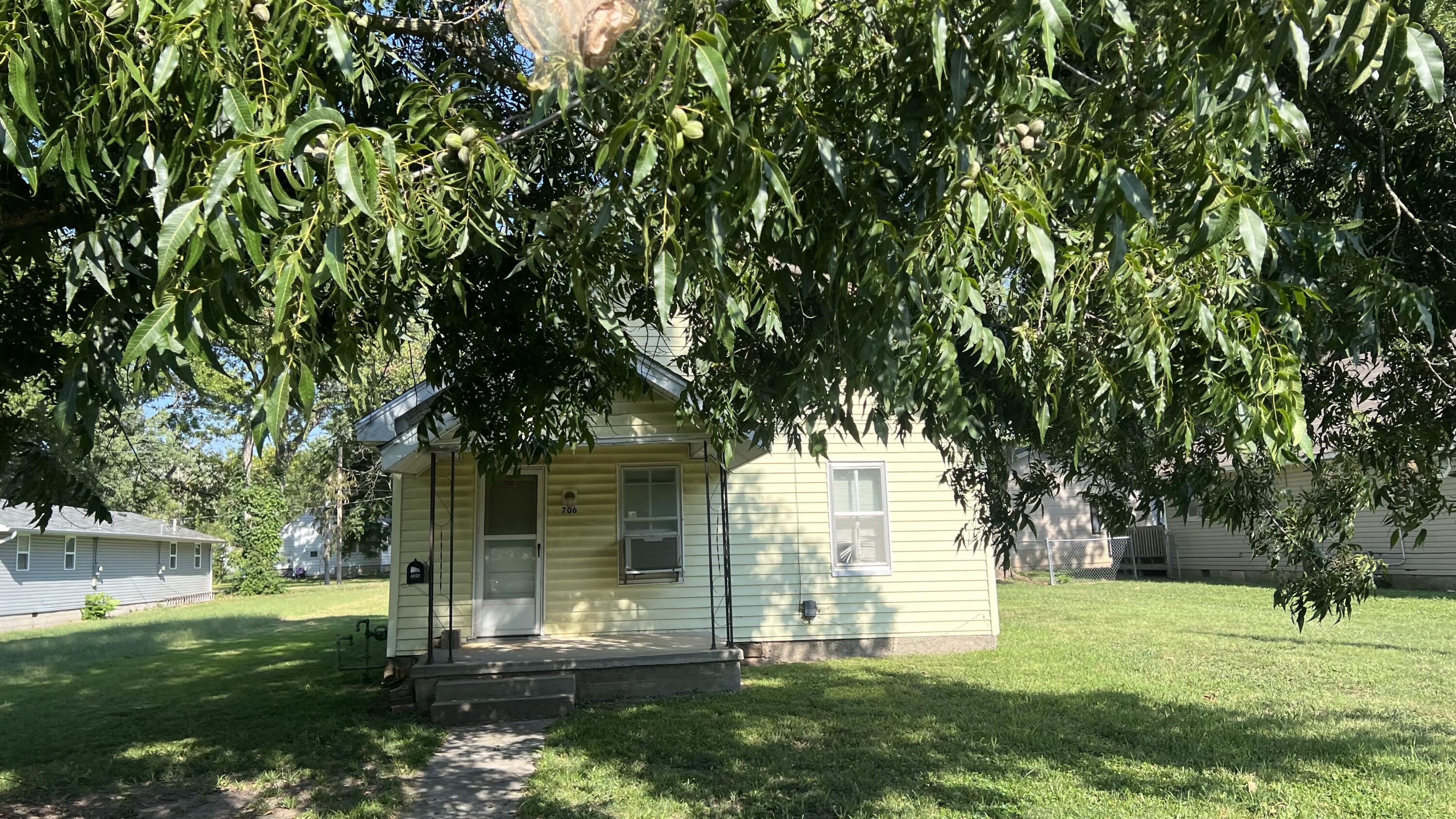 Residential for sale – 706  Walnut Street  Lamar, MO