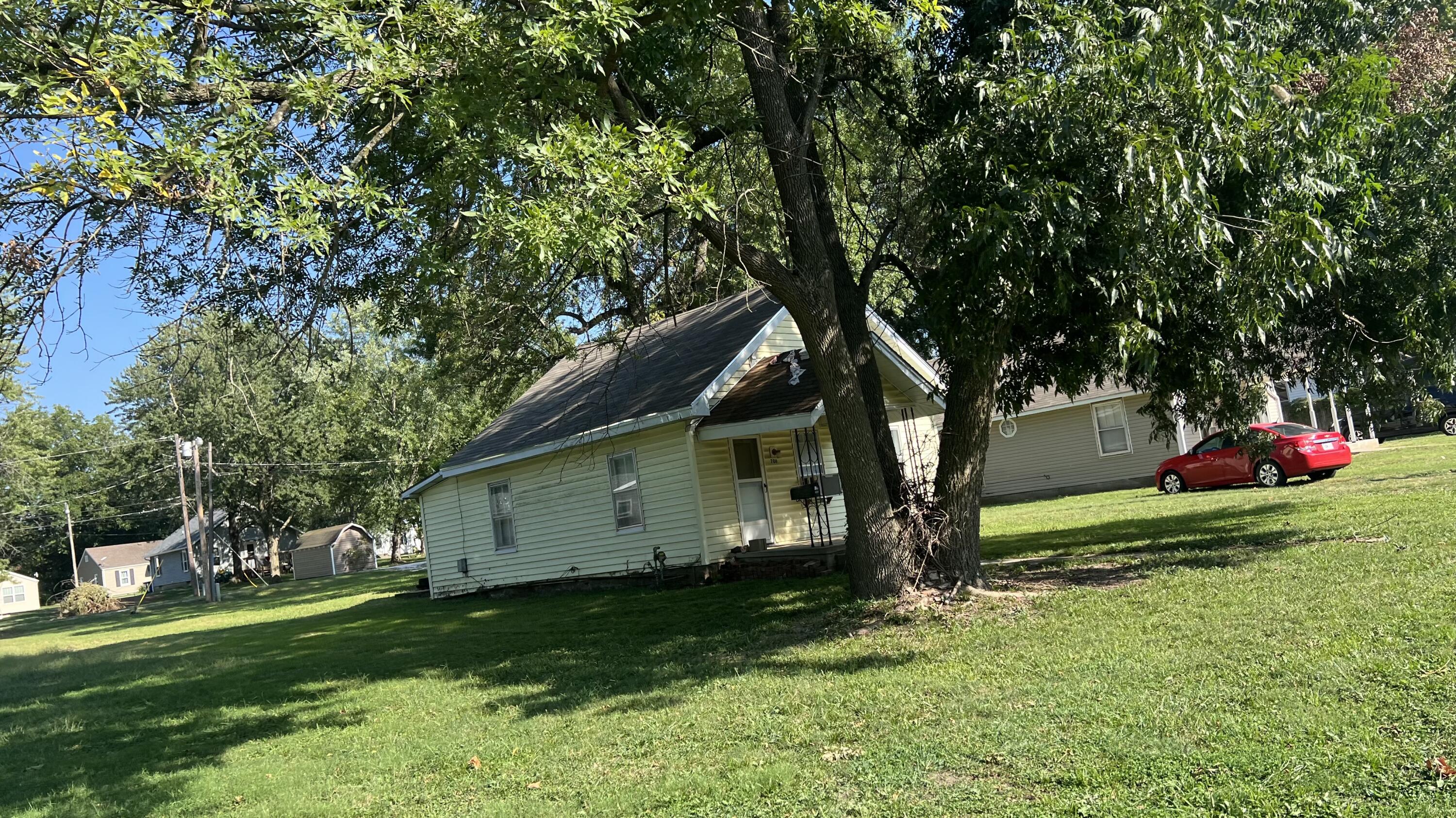 Photo 3 - Residential for sale – 706  Walnut Street  Lamar, MO