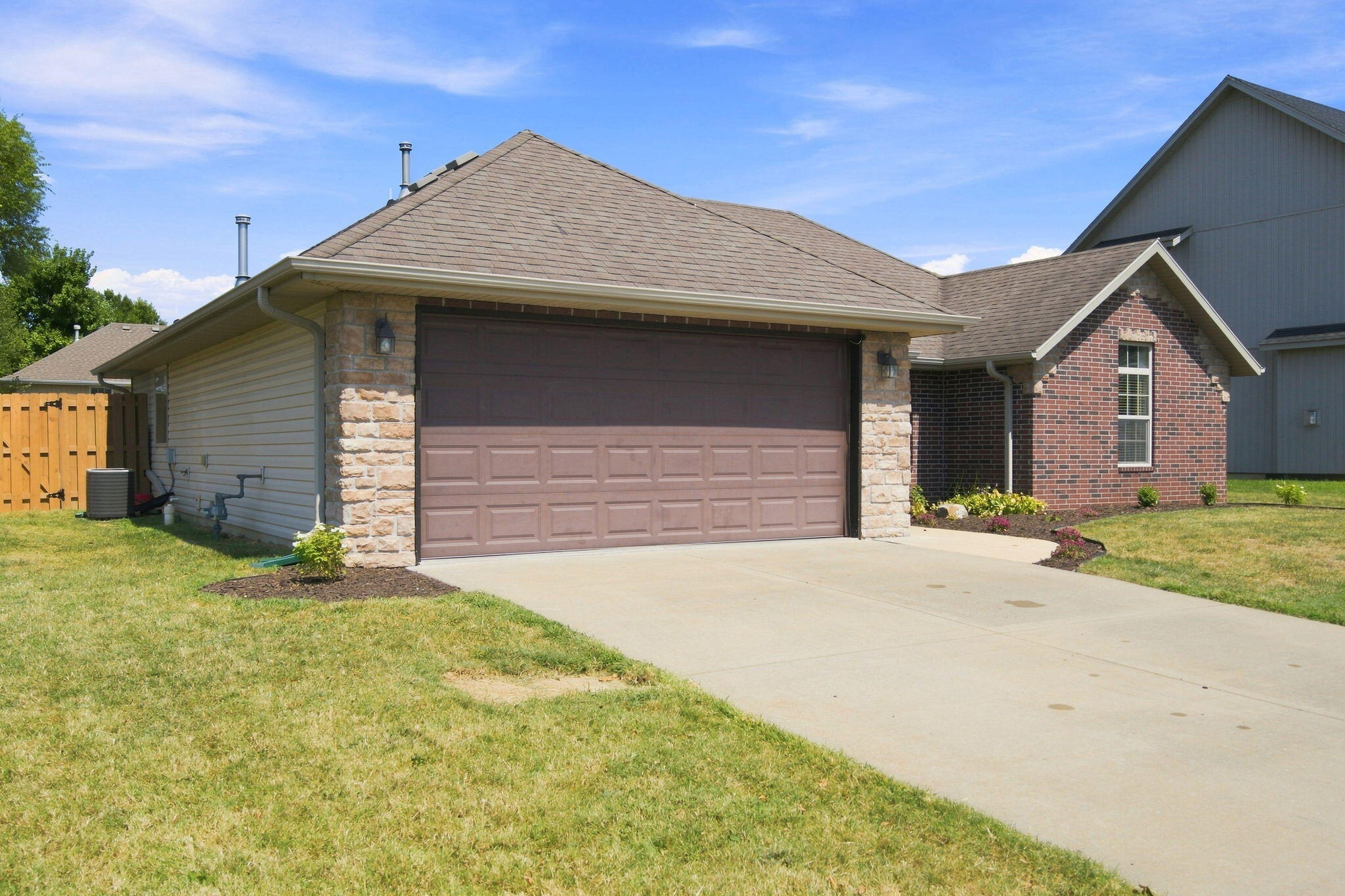 Photo 4 - Residential for sale – 1103 E Cobblestone Drive  Ozark, MO