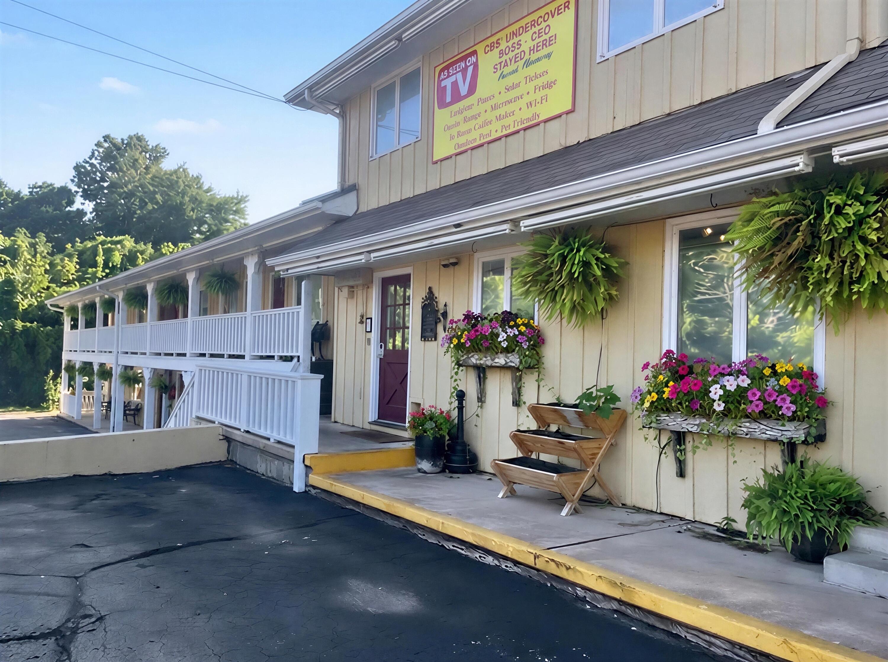 Photo 2 - Commercial Sale for sale – 1024 W Main Street  Branson, MO