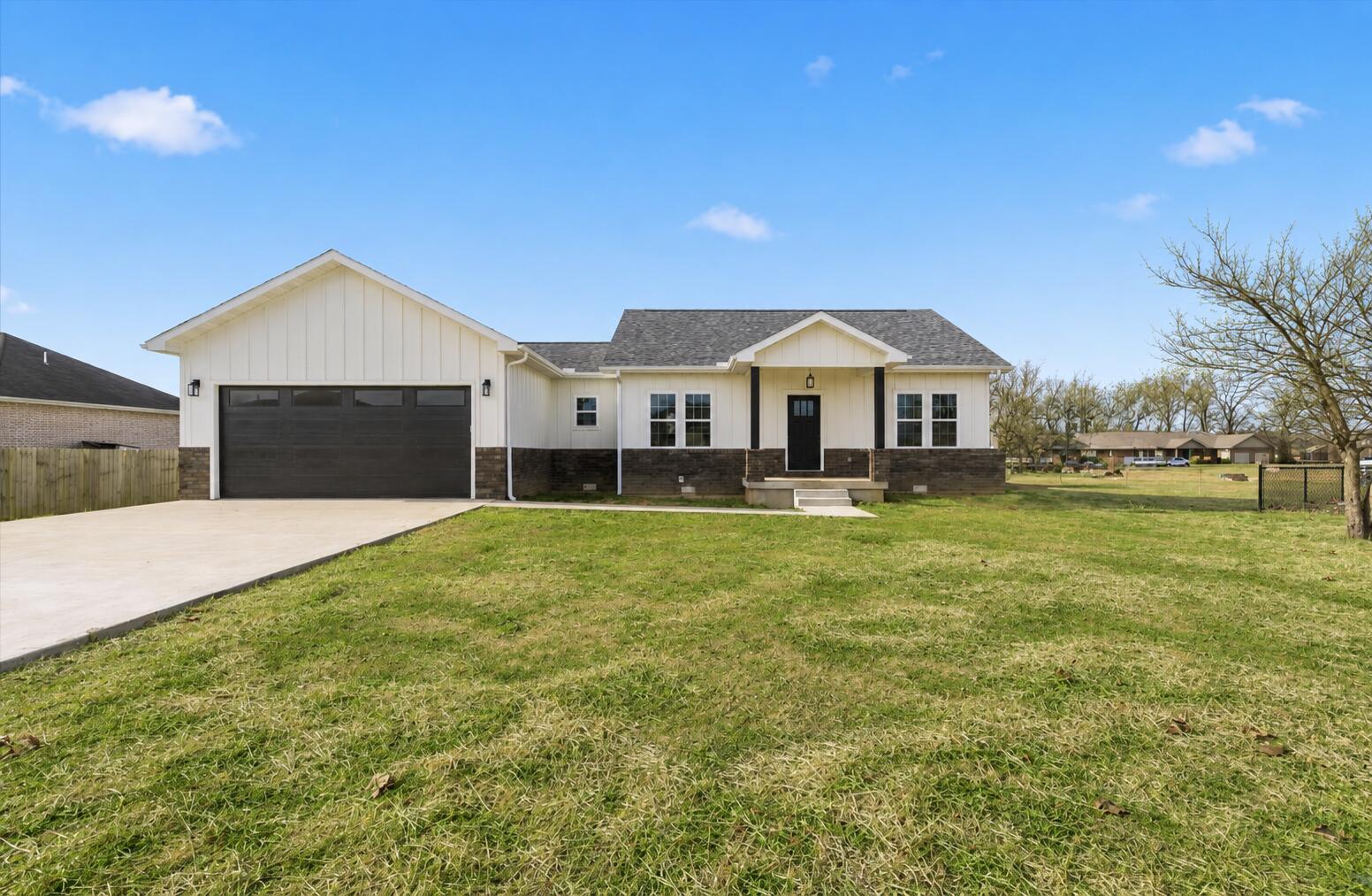 Photo 2 - Residential for sale – 2707  Mayfield Drive  Mountain Grove, MO