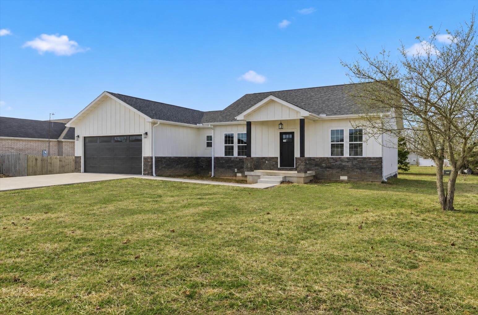 Photo 3 - Residential for sale – 2707  Mayfield Drive  Mountain Grove, MO