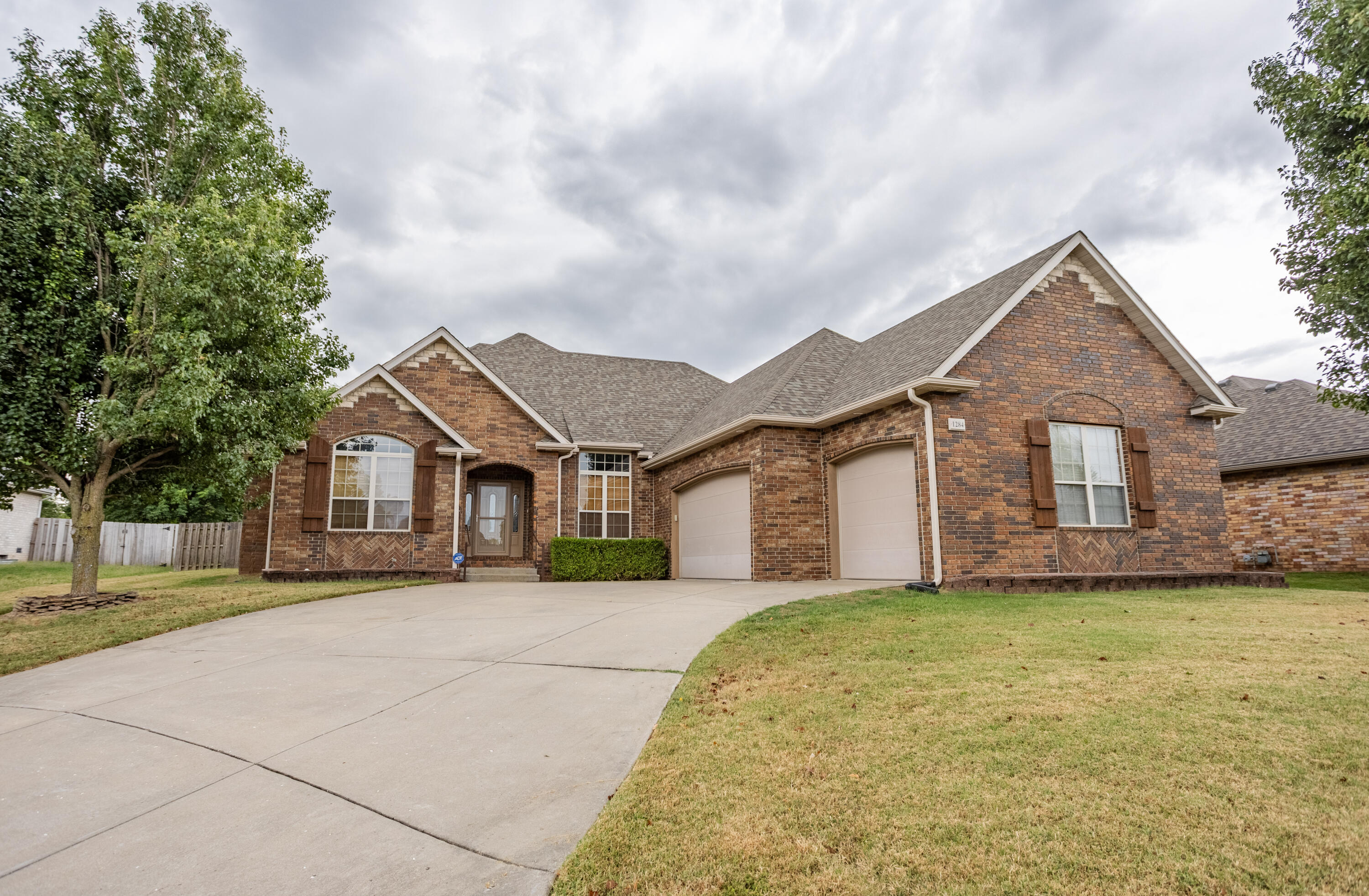 Photo 2 - Residential for sale – 1284  Evington Court  Springfield, MO