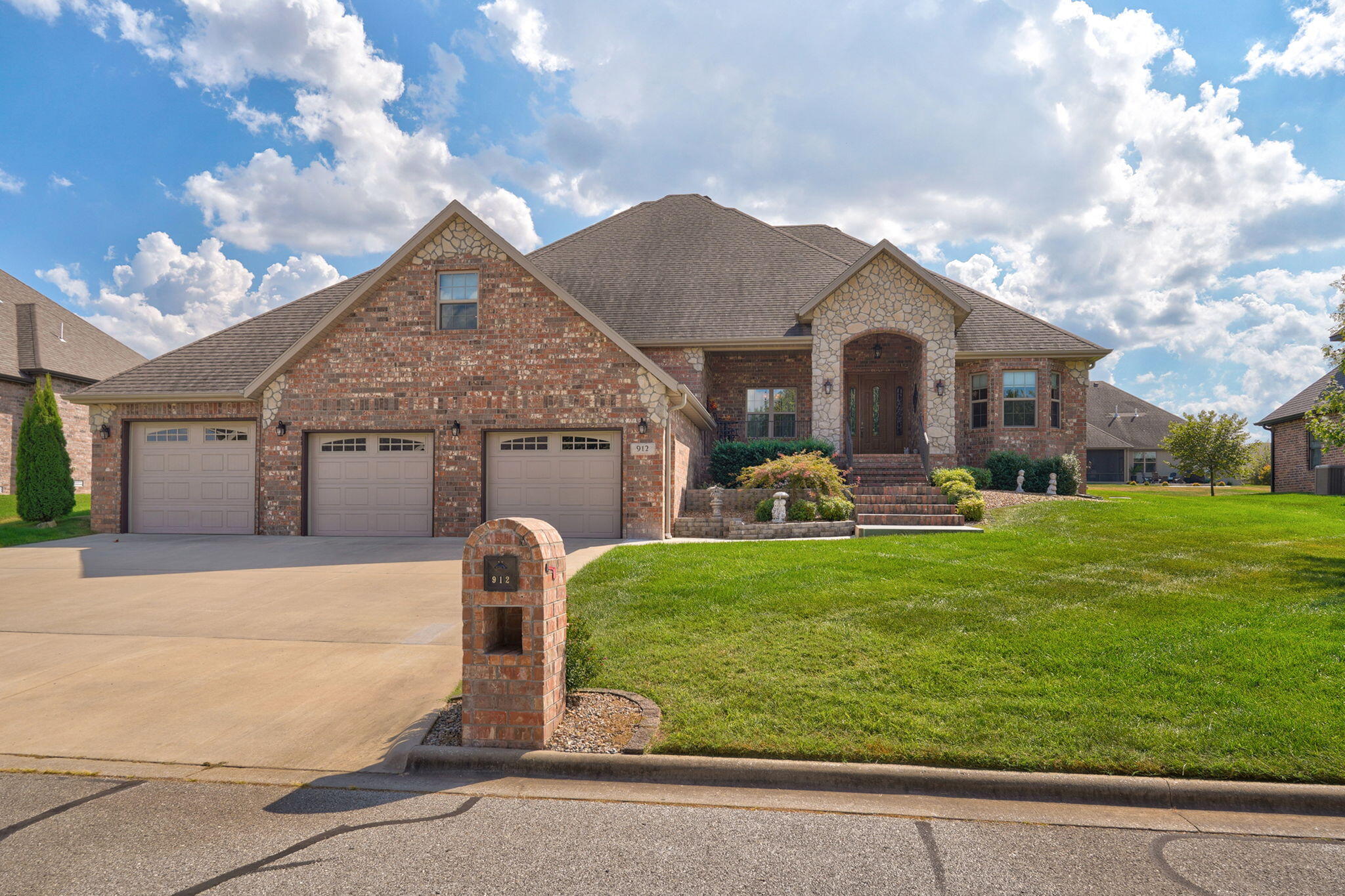 Residential for sale – 912 W Sole Drive  Nixa, MO