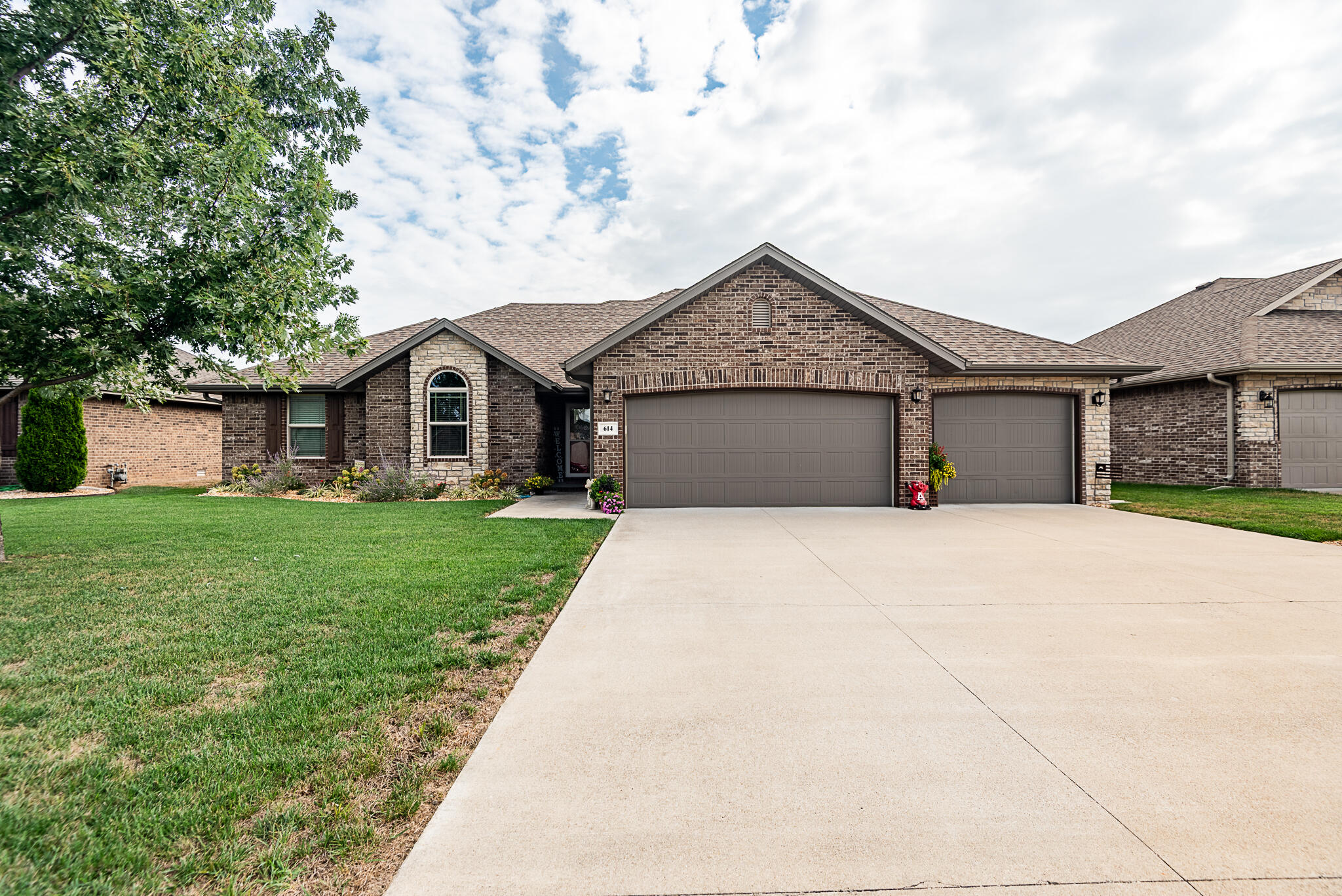 Photo 2 - Residential for sale – 614 N Eagle Park Drive  Nixa, MO
