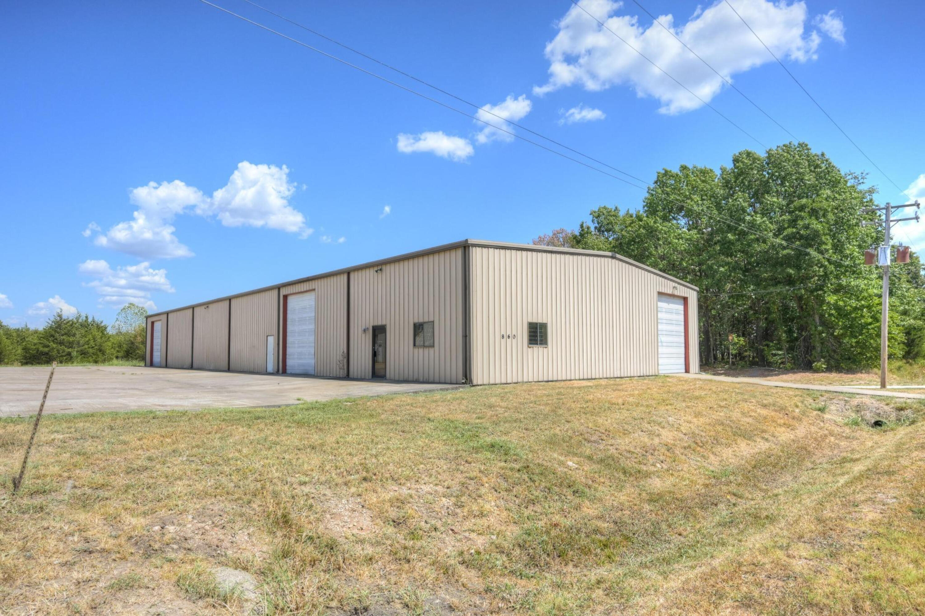 Commercial Sale for sale – 860 Francis Drive Neosho, MO