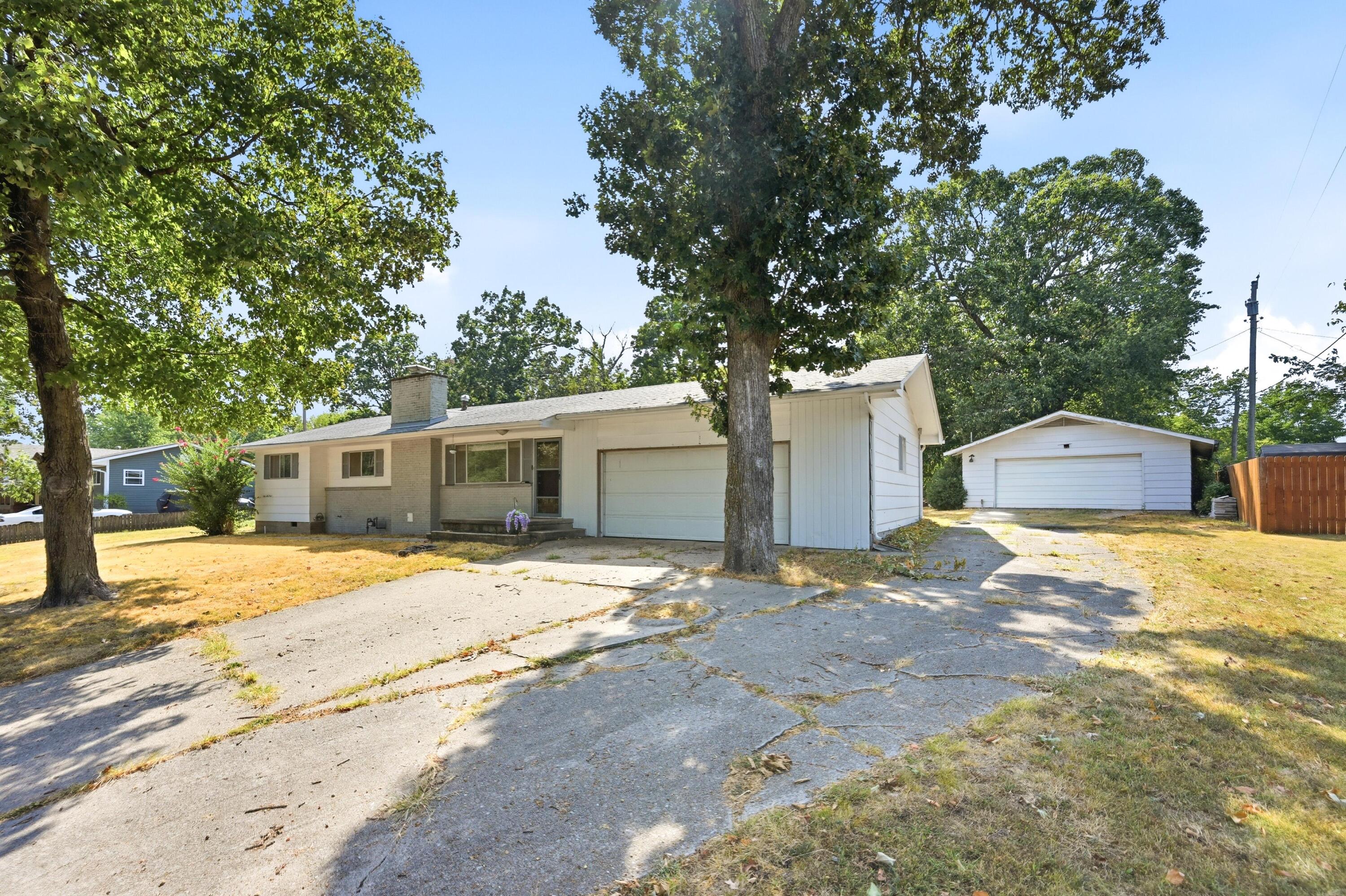 Photo 3 - Residential for sale – 118  Skyline Drive  Joplin, MO