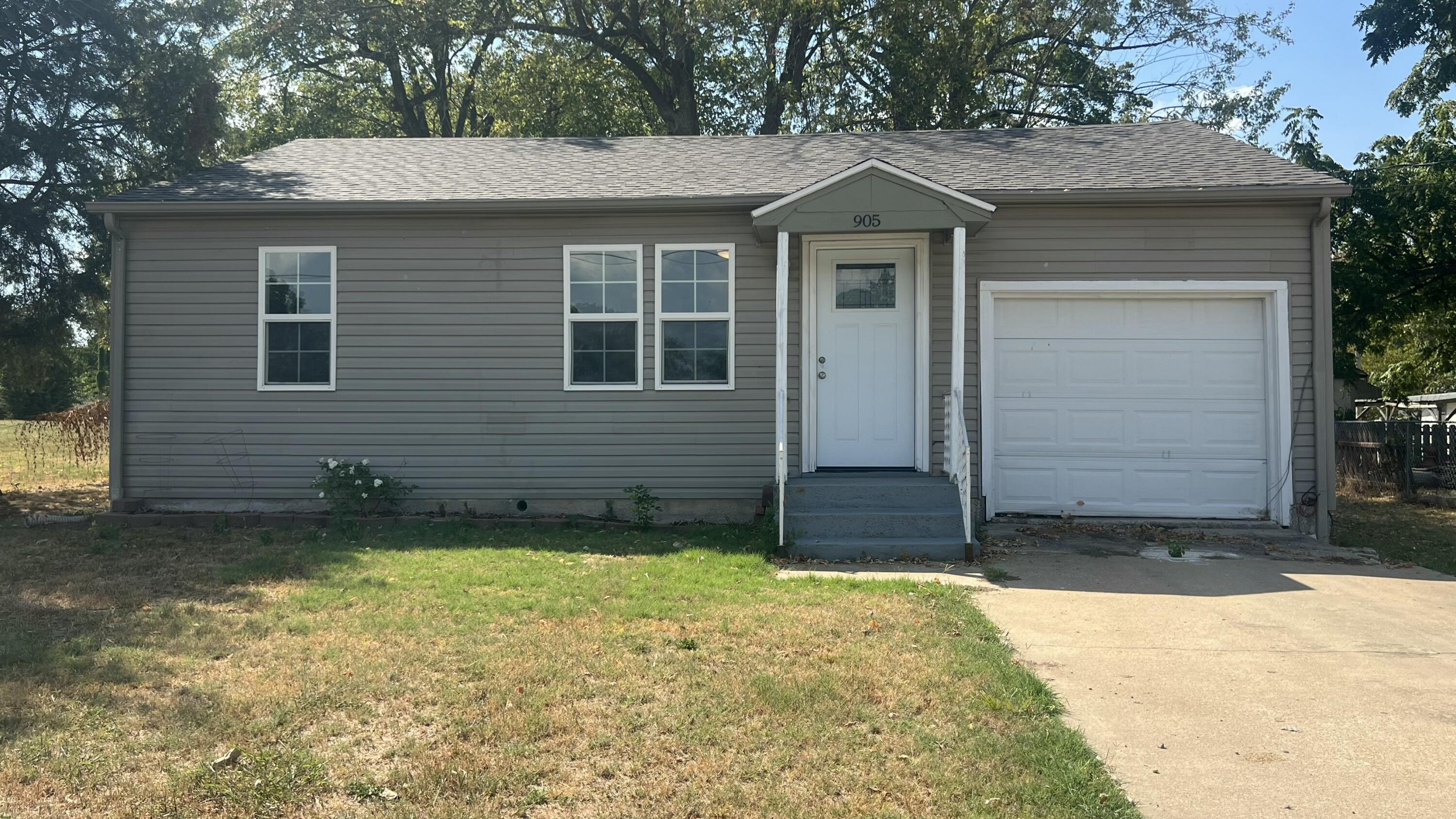 Residential for sale – 905 S Griffith Avenue  Aurora, MO
