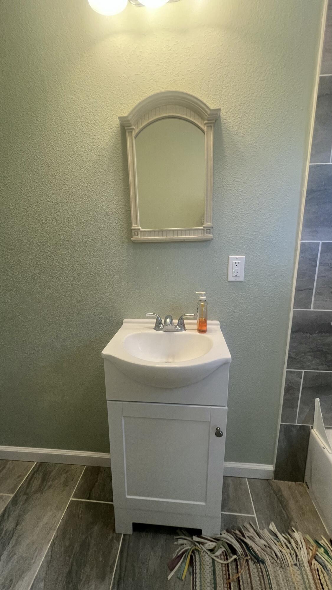 Photo 9 - Residential for sale – 905 S Griffith Avenue  Aurora, MO