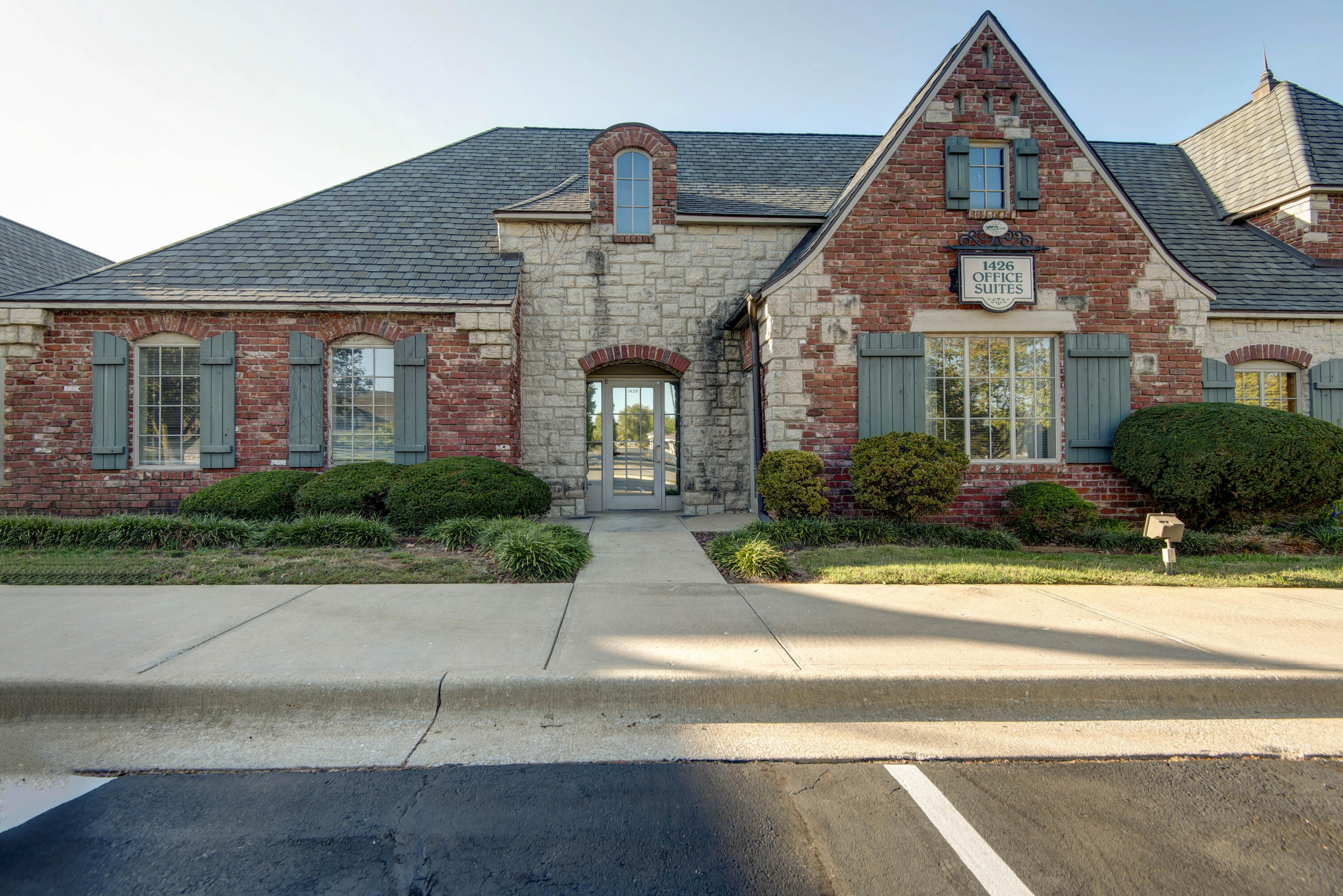 Commercial Lease for sale – 1426 E Bradford Parkway  Springfield, MO