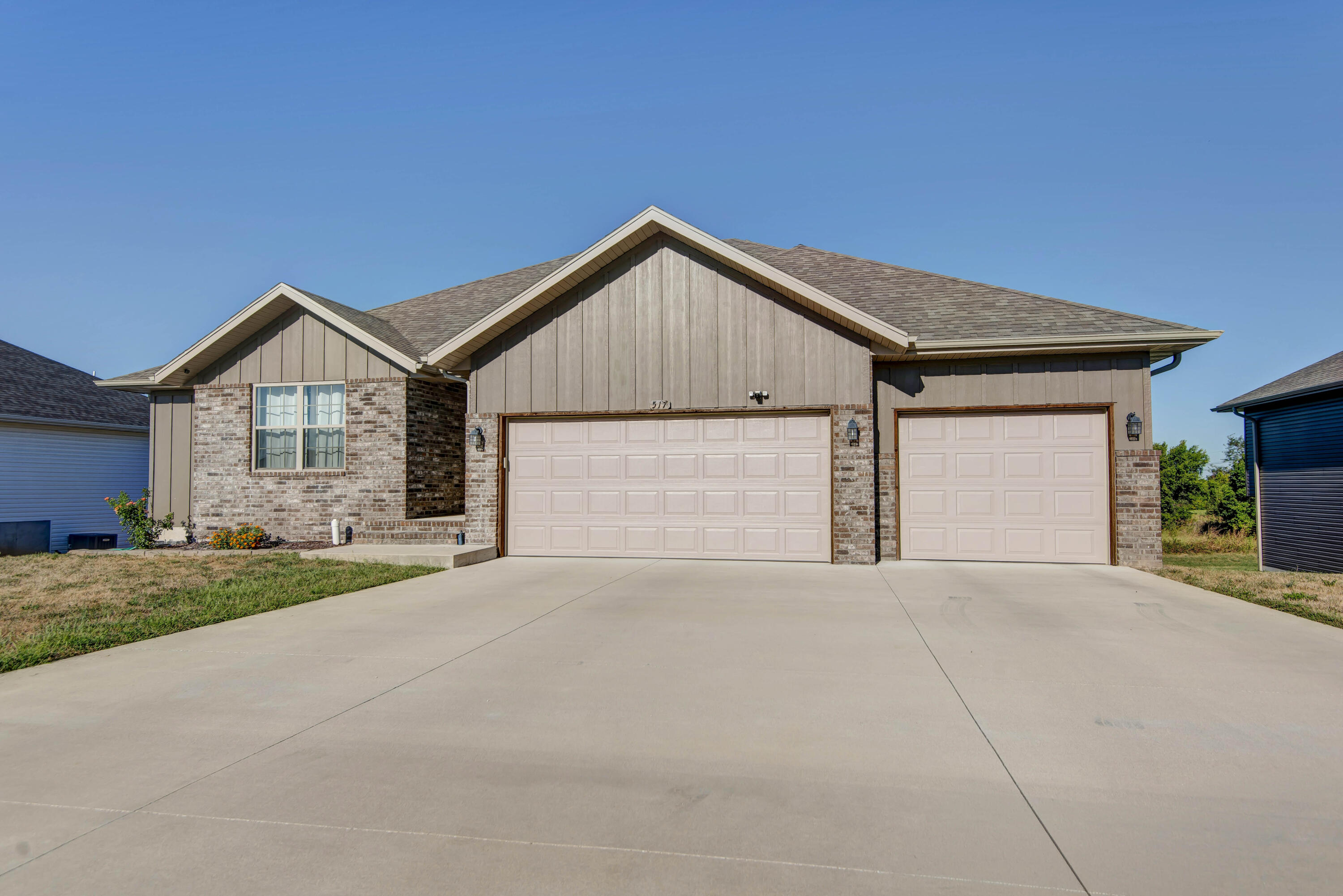 Photo 3 - Residential for sale – 517 N Stella Court  Willard, MO