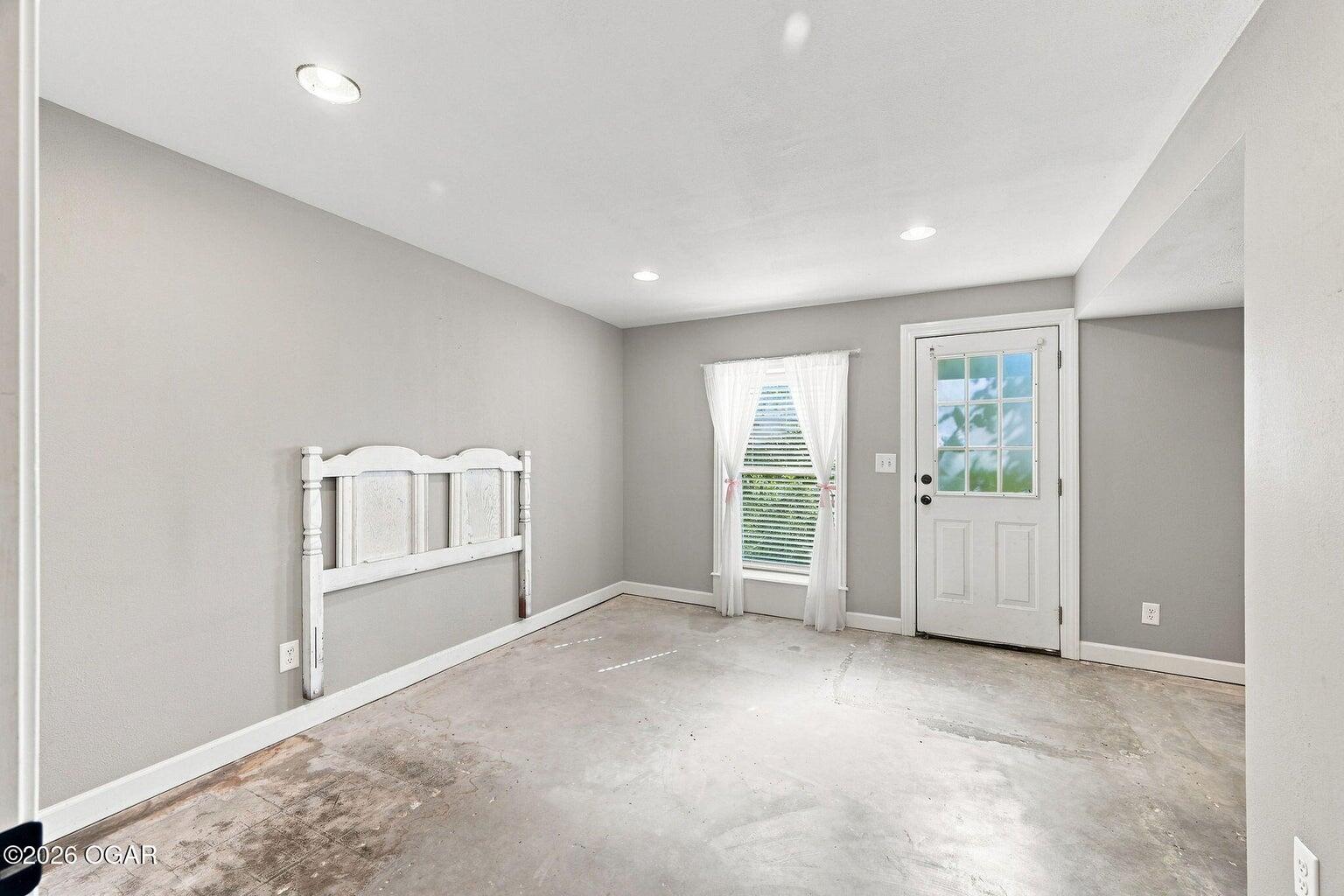 Photo 31 - Residential for sale – 104 W South Street  Neosho, MO