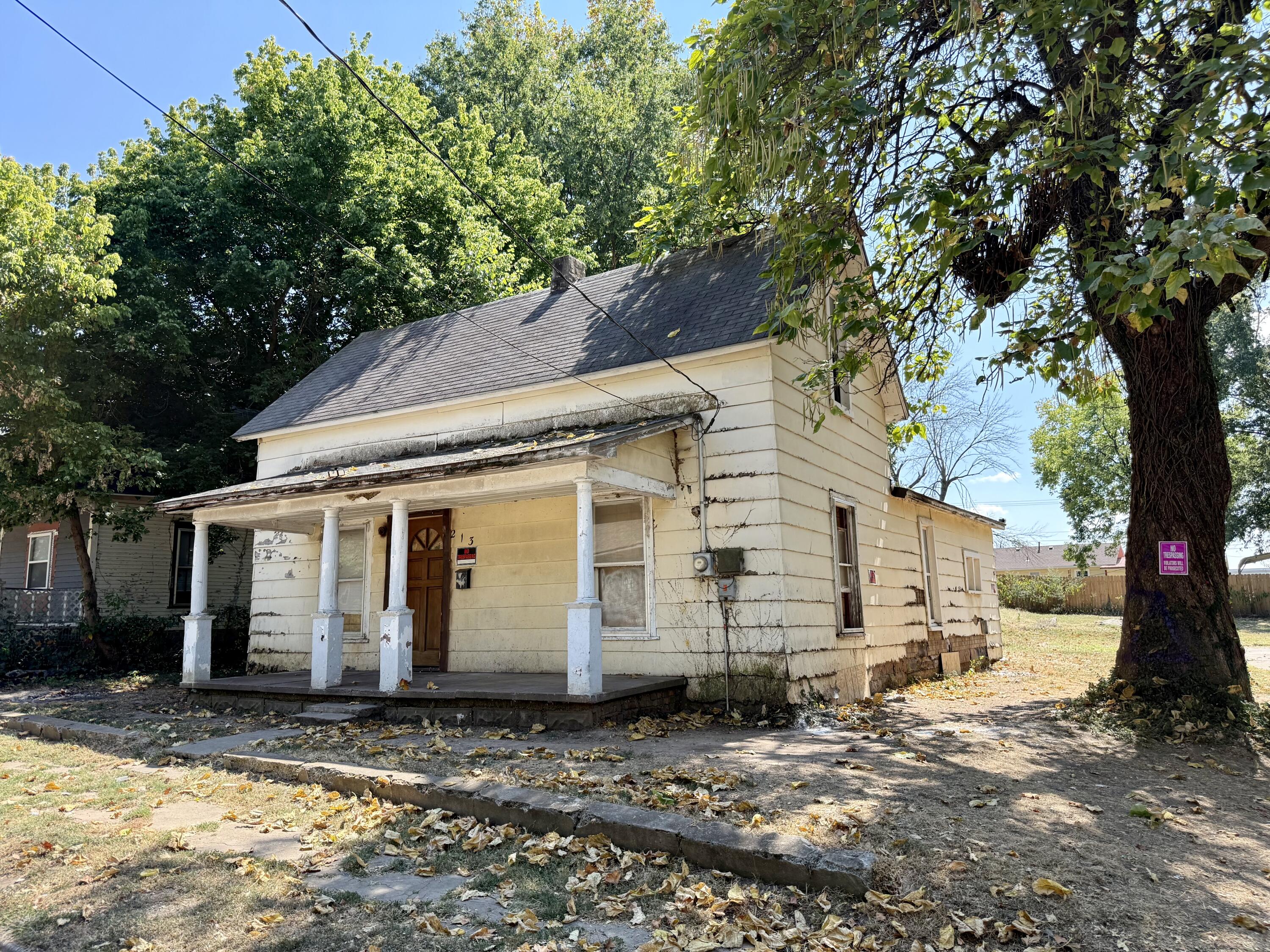 Photo 2 - Residential for sale – 213  Pearl Street  Monett, MO