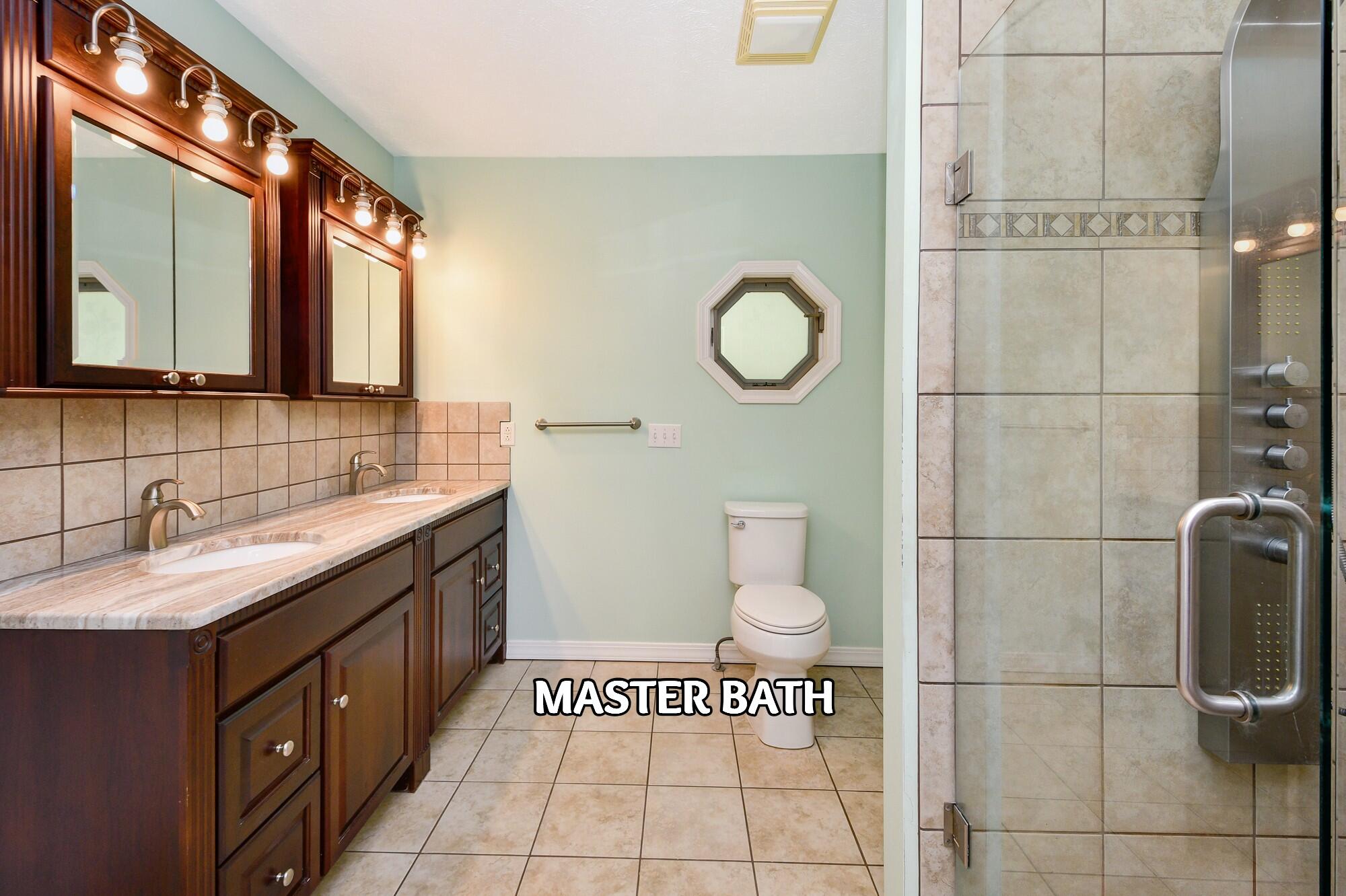Photo 18 - Residential for sale – 215  Queensberry Road  Branson West, MO