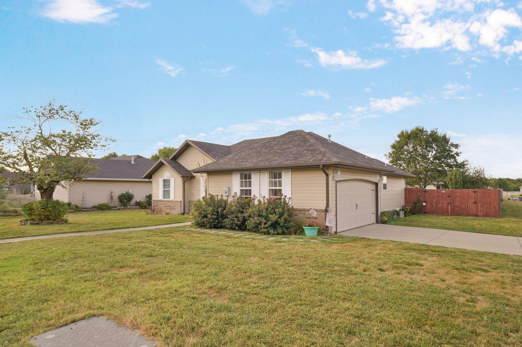 Photo 2 - Residential for sale – 4037 W Linwood Street  Springfield, MO